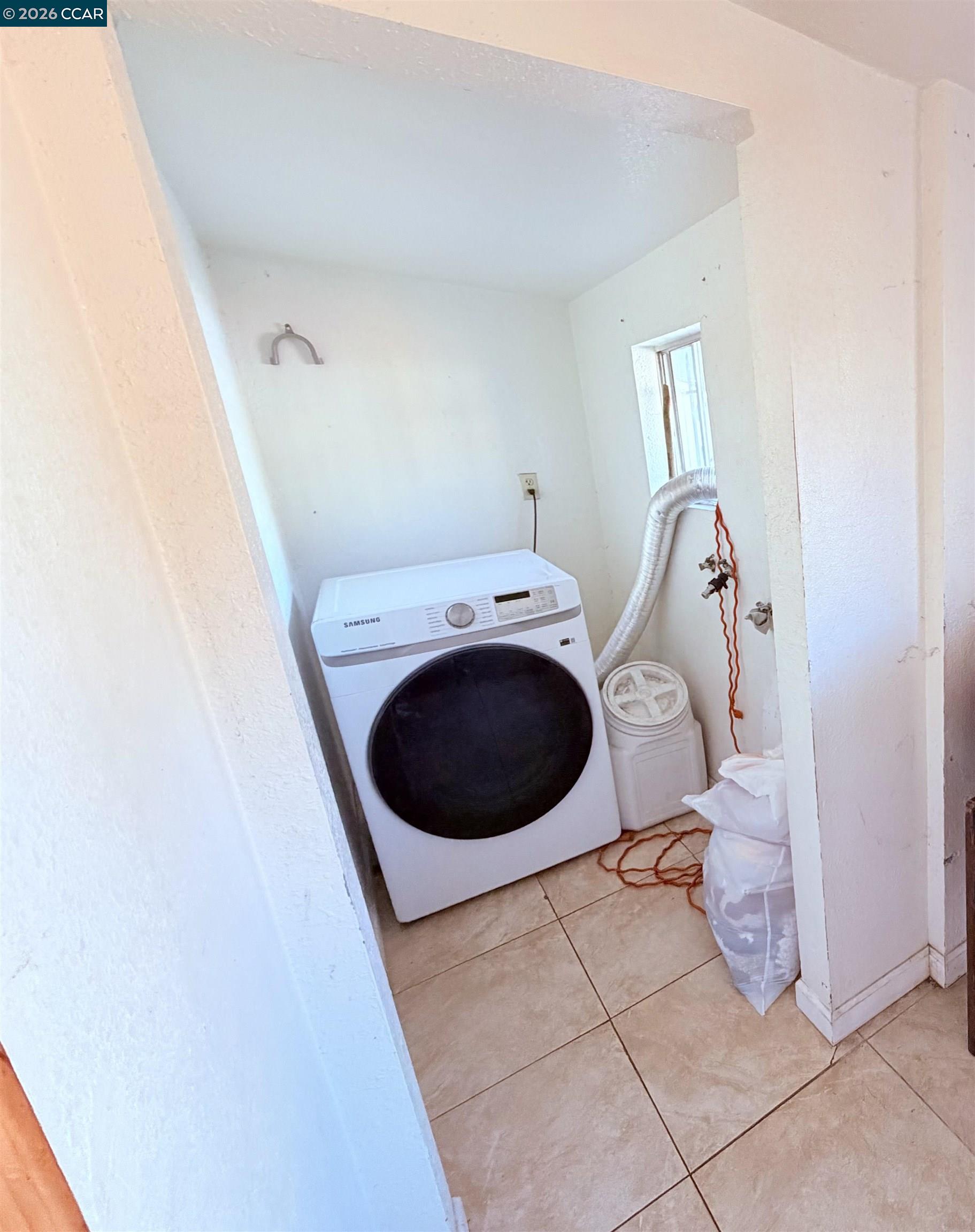 Detail Gallery Image 13 of 27 For 2625 75th Ave, Oakland,  CA 94605 - 4 Beds | 2 Baths