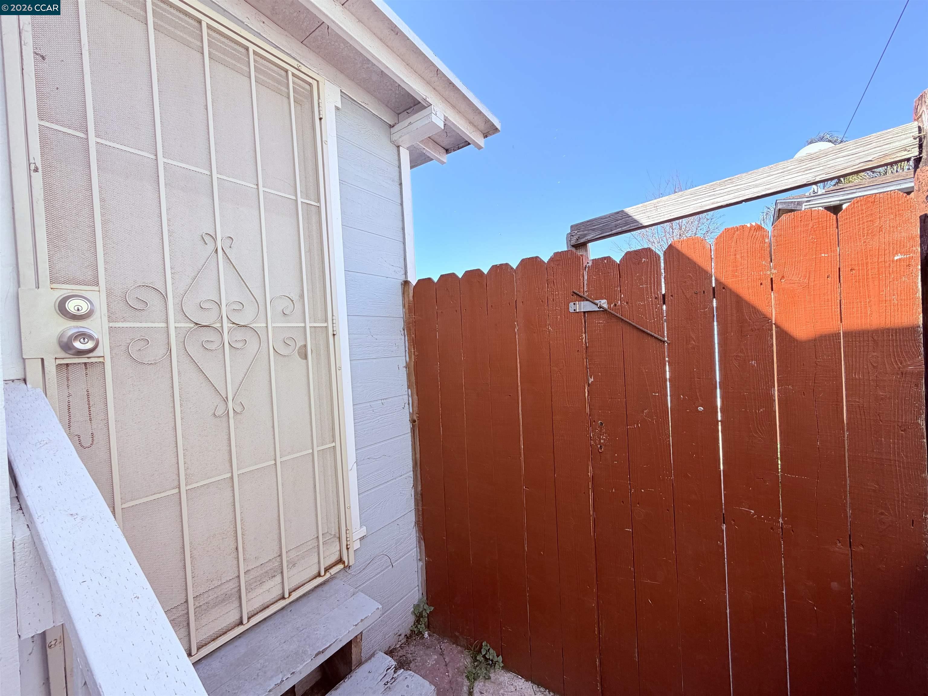 Detail Gallery Image 14 of 27 For 2625 75th Ave, Oakland,  CA 94605 - 4 Beds | 2 Baths