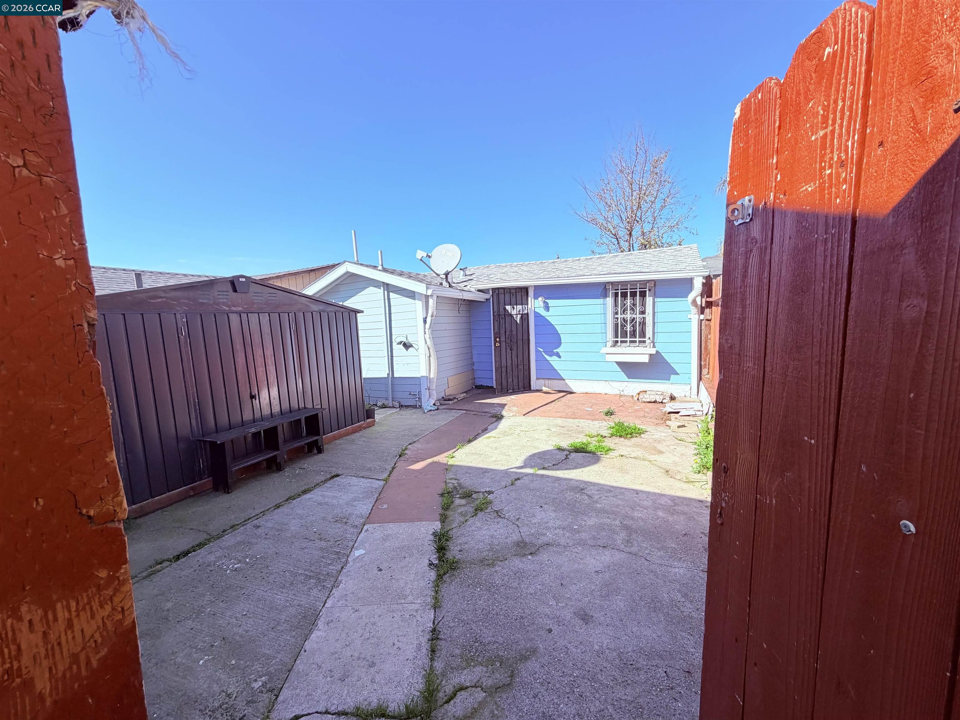 Detail Gallery Image 15 of 27 For 2625 75th Ave, Oakland,  CA 94605 - 4 Beds | 2 Baths