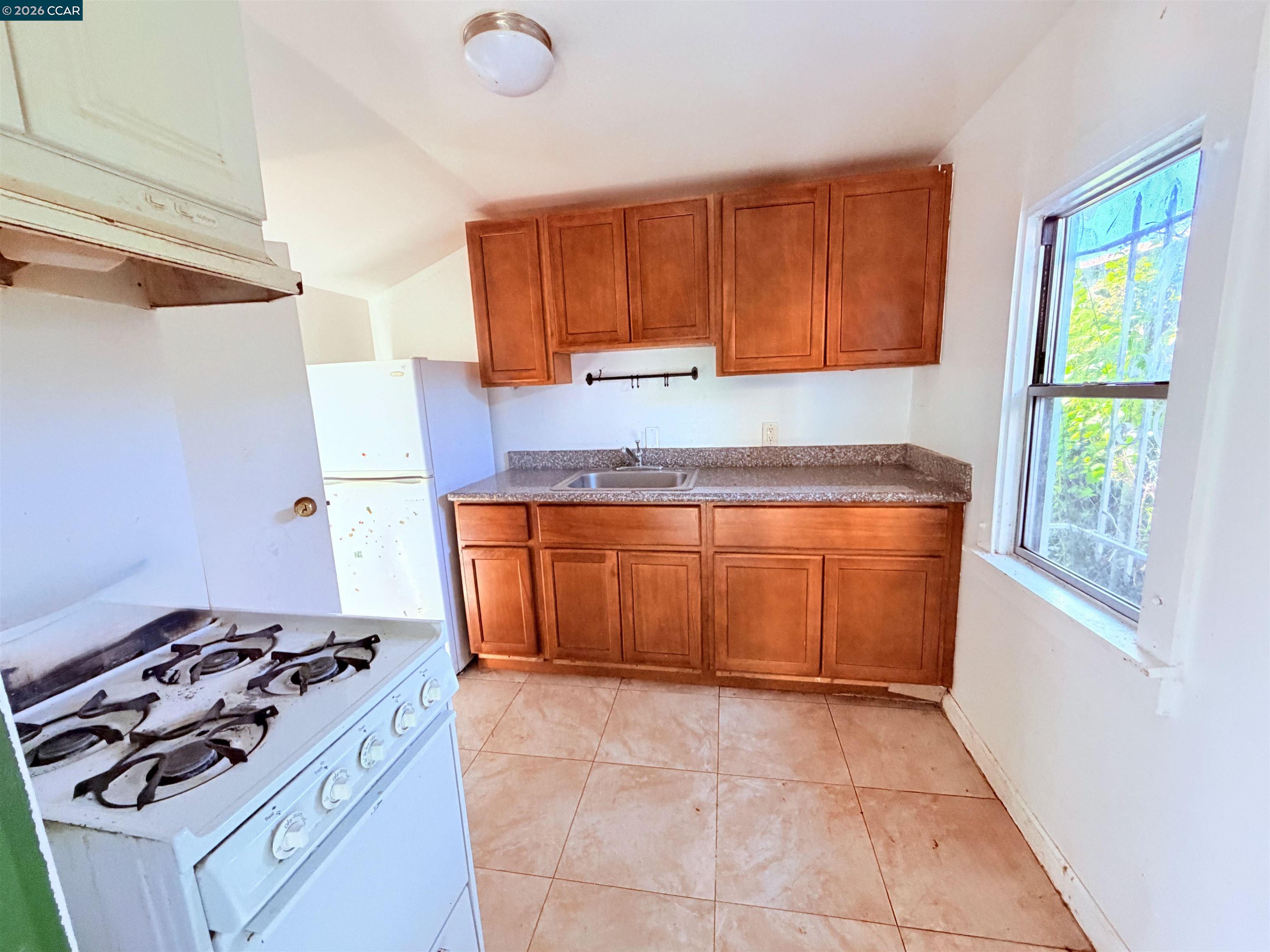 Detail Gallery Image 18 of 27 For 2625 75th Ave, Oakland,  CA 94605 - 4 Beds | 2 Baths