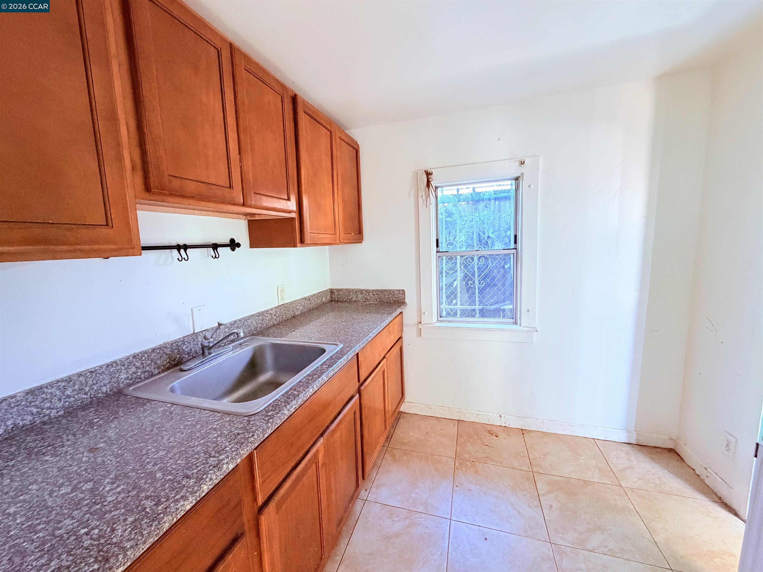 Detail Gallery Image 23 of 27 For 2625 75th Ave, Oakland,  CA 94605 - 4 Beds | 2 Baths