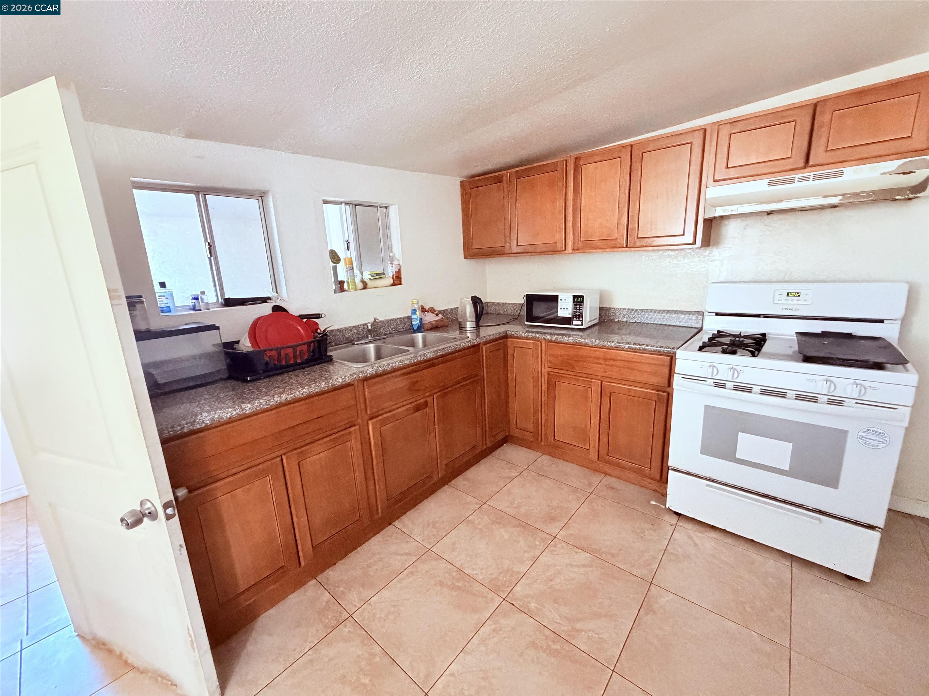 Detail Gallery Image 6 of 27 For 2625 75th Ave, Oakland,  CA 94605 - 4 Beds | 2 Baths