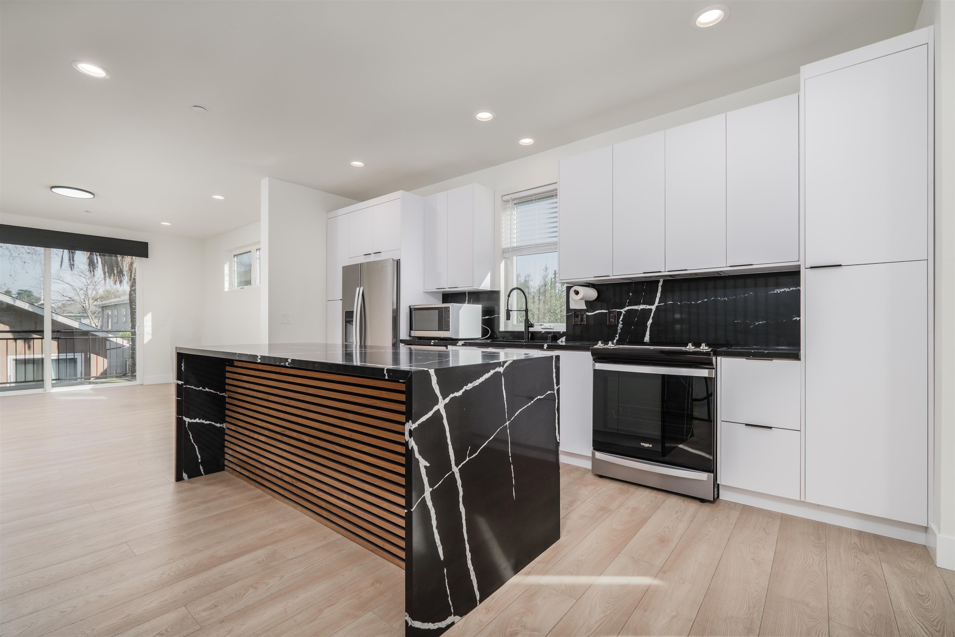 Front Image Thumbnail for BE41122966