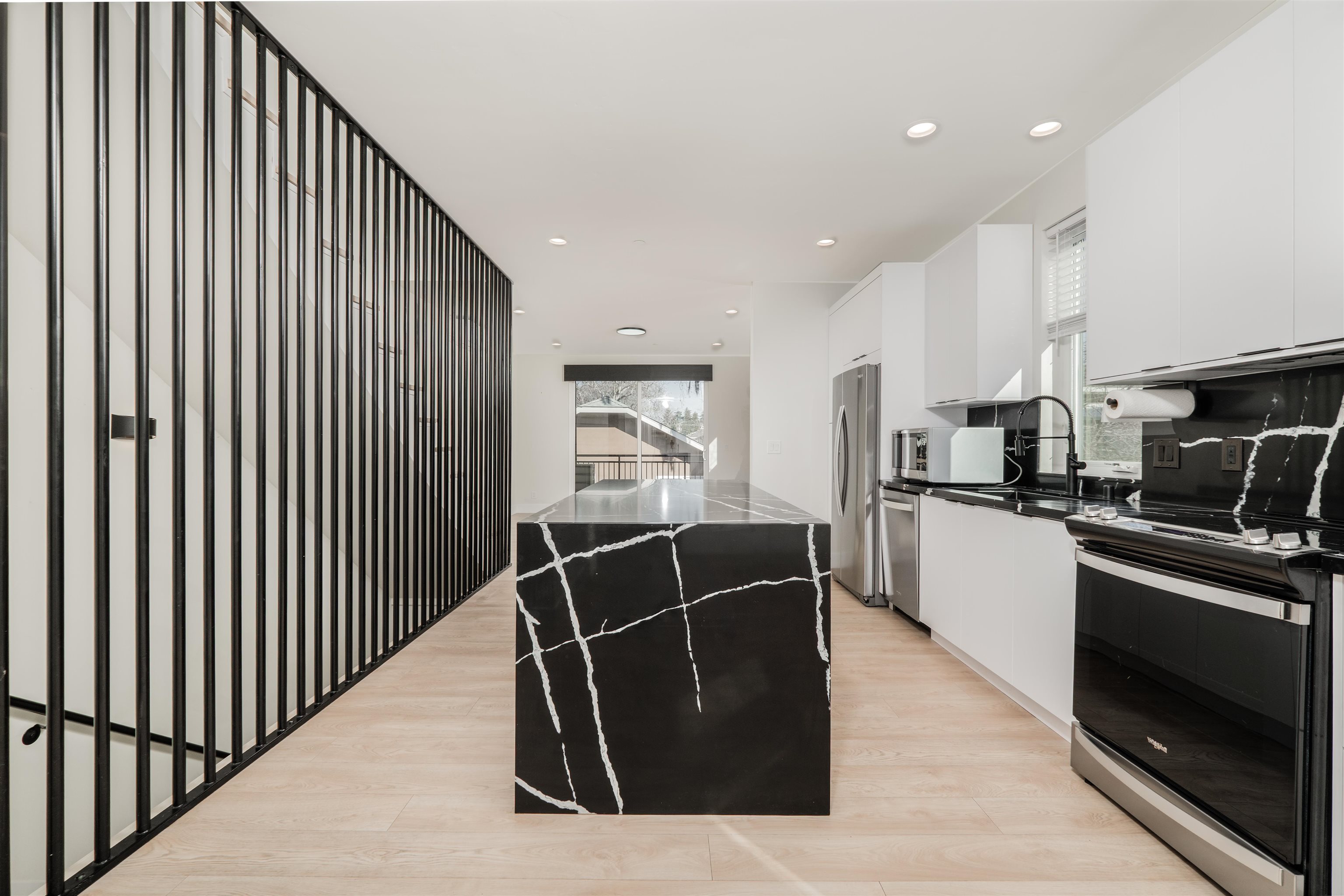 Detail Gallery Image 5 of 54 For 2715 Tomato Alley, Sacramento,  CA 95818 - 4 Beds | 4 Baths