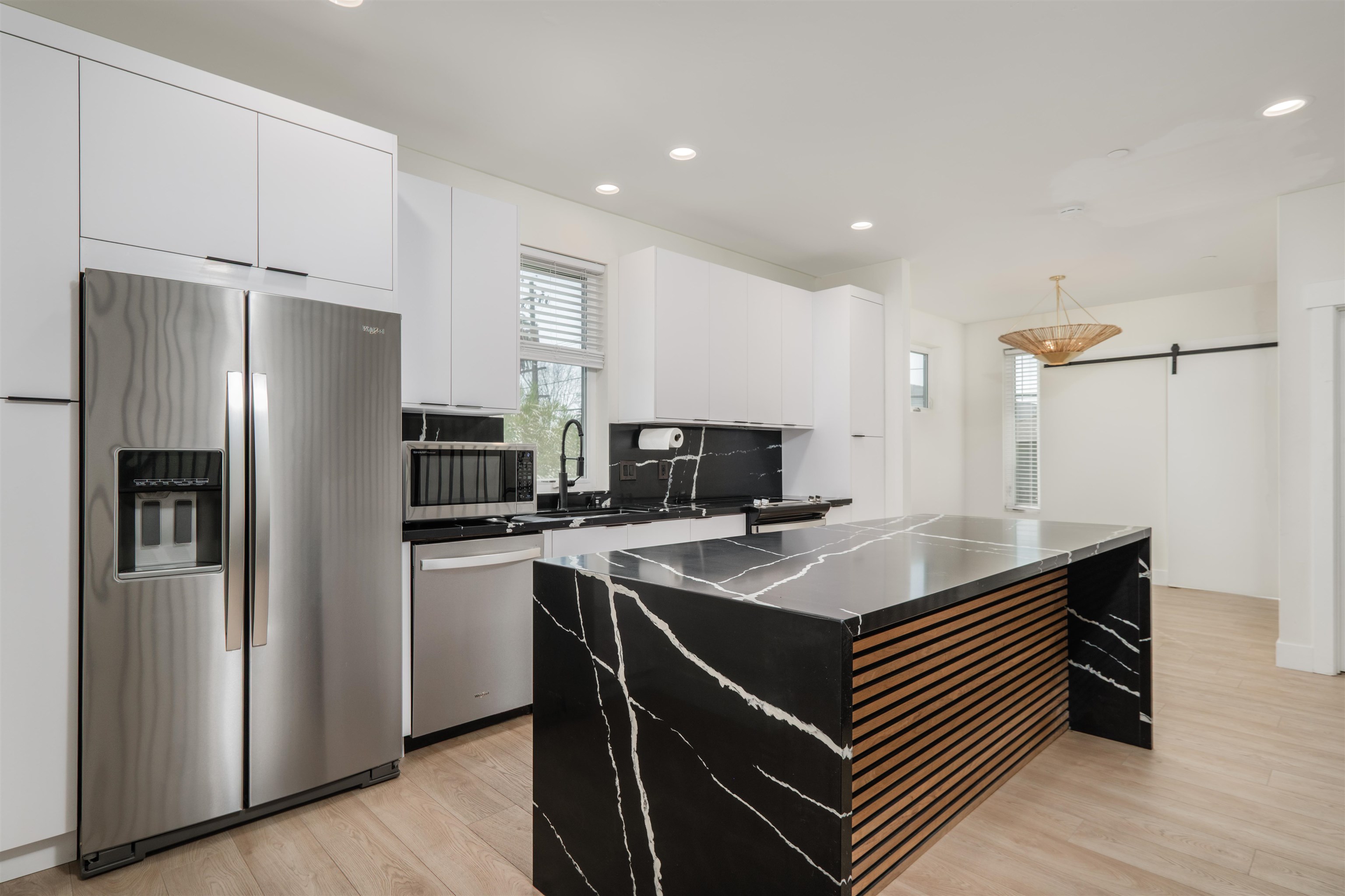 Detail Gallery Image 9 of 54 For 2715 Tomato Alley, Sacramento,  CA 95818 - 4 Beds | 4 Baths