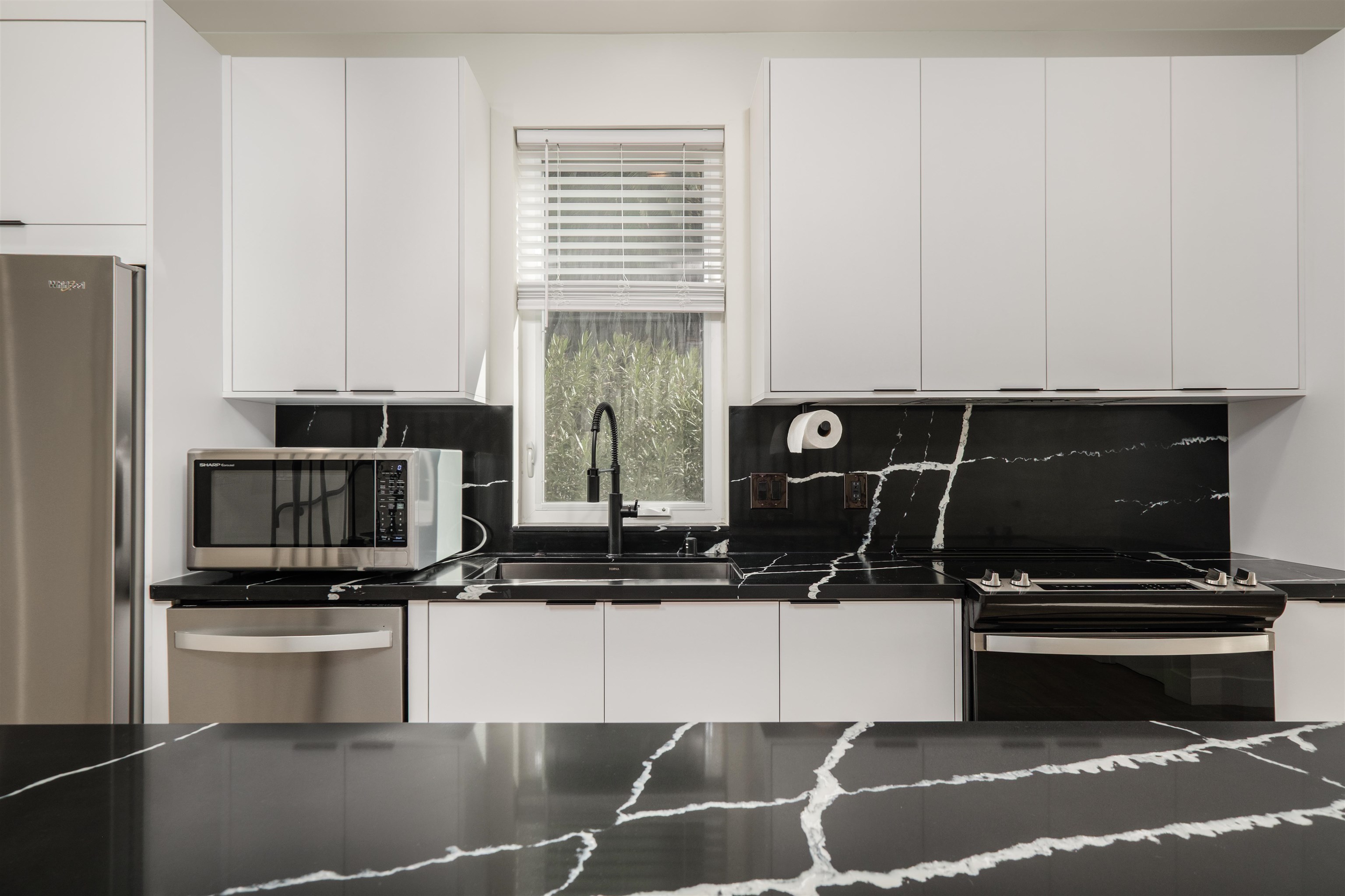 Detail Gallery Image 10 of 54 For 2715 Tomato Alley, Sacramento,  CA 95818 - 4 Beds | 4 Baths