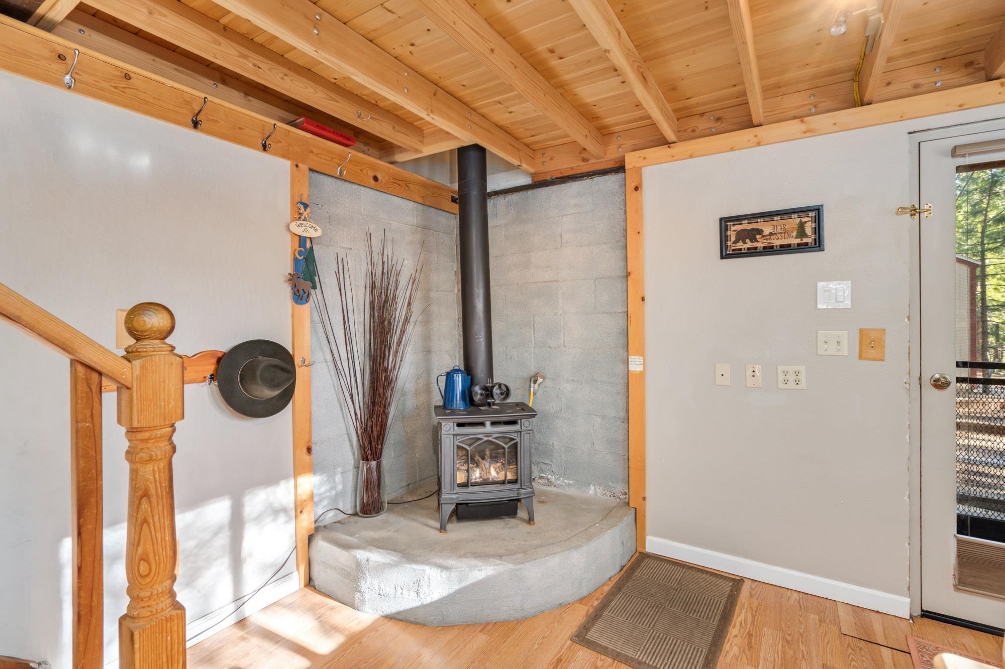 Detail Gallery Image 9 of 42 For 25482 Rebekah Rd, Long Barn,  CA 95335 - 1 Beds | 1 Baths
