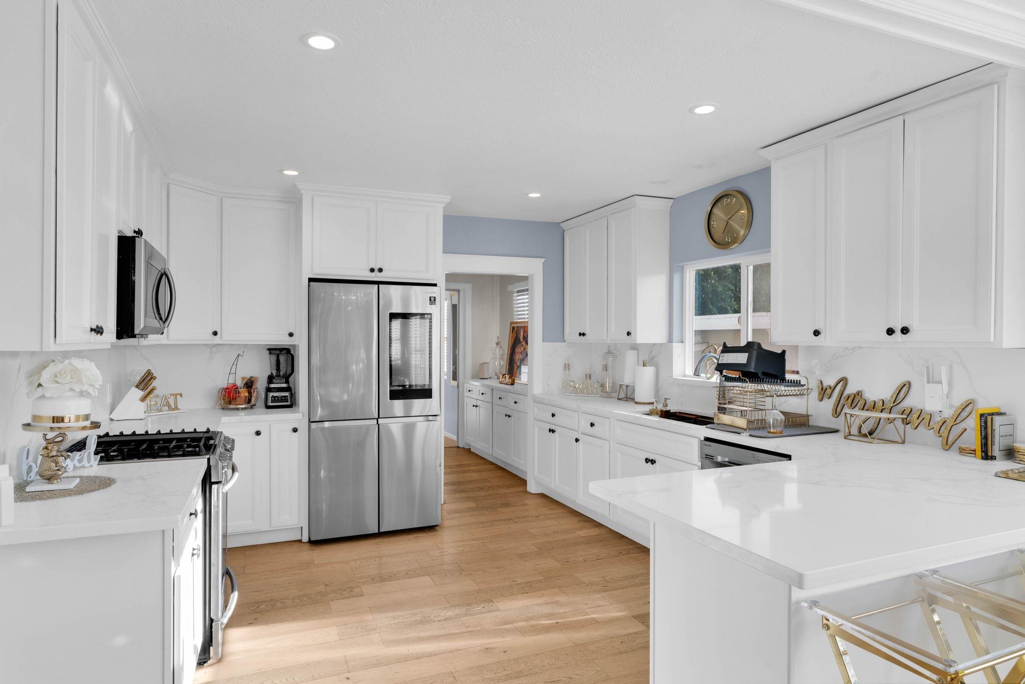 Detail Gallery Image 11 of 38 For 2468 Maxwell Ave, Oakland,  CA 94601 - 4 Beds | 3 Baths