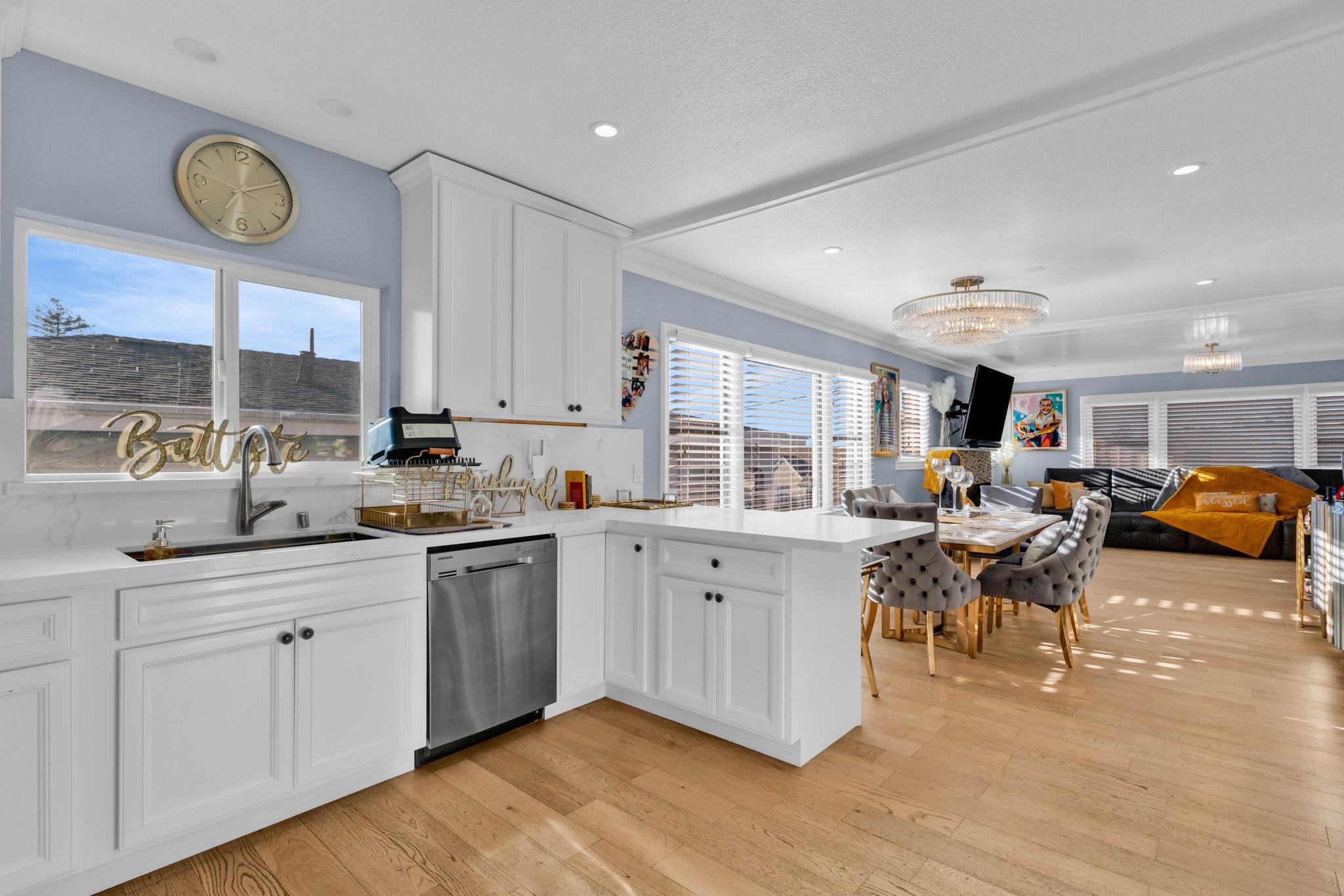 Detail Gallery Image 14 of 38 For 2468 Maxwell Ave, Oakland,  CA 94601 - 4 Beds | 3 Baths