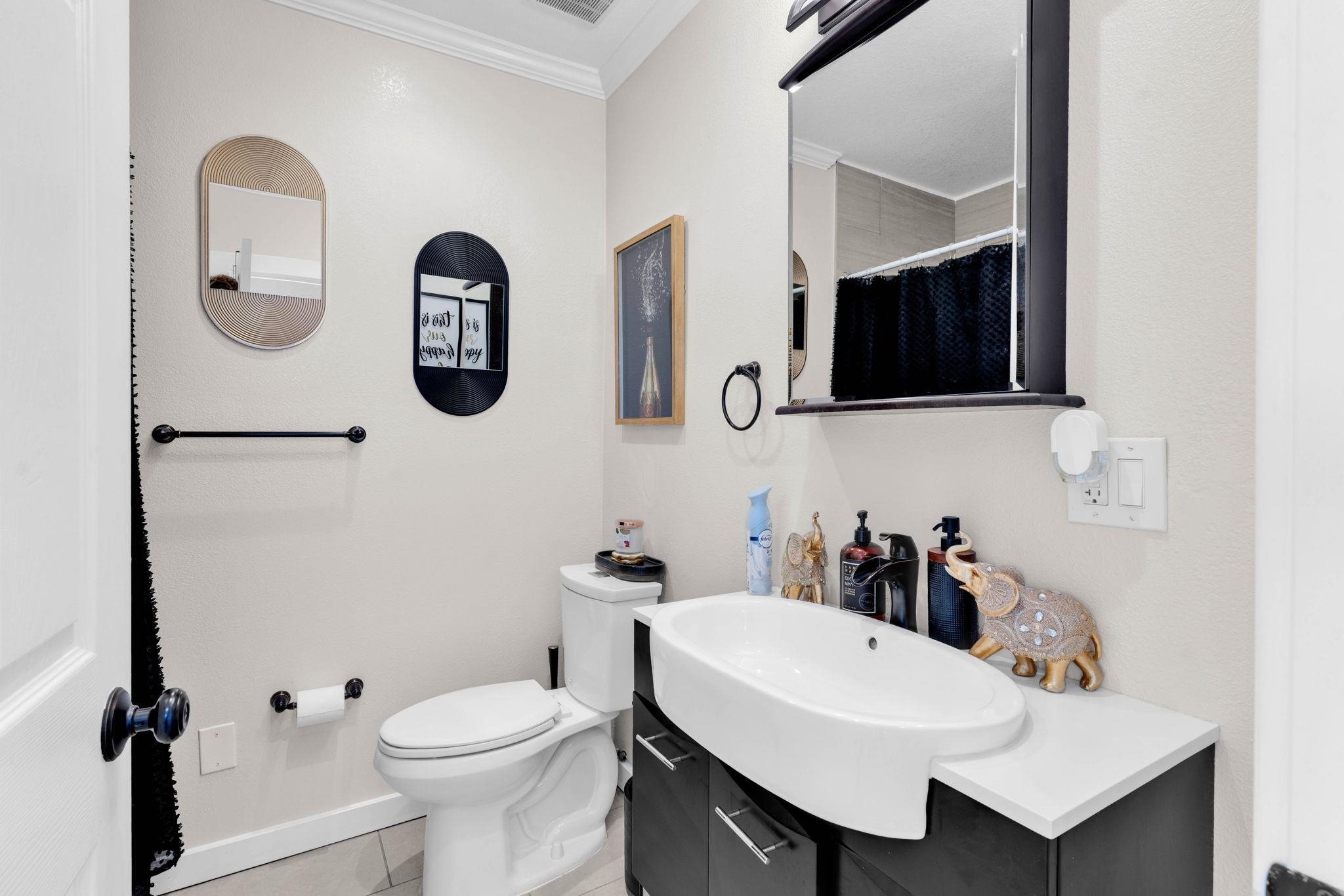 Detail Gallery Image 17 of 38 For 2468 Maxwell Ave, Oakland,  CA 94601 - 4 Beds | 3 Baths