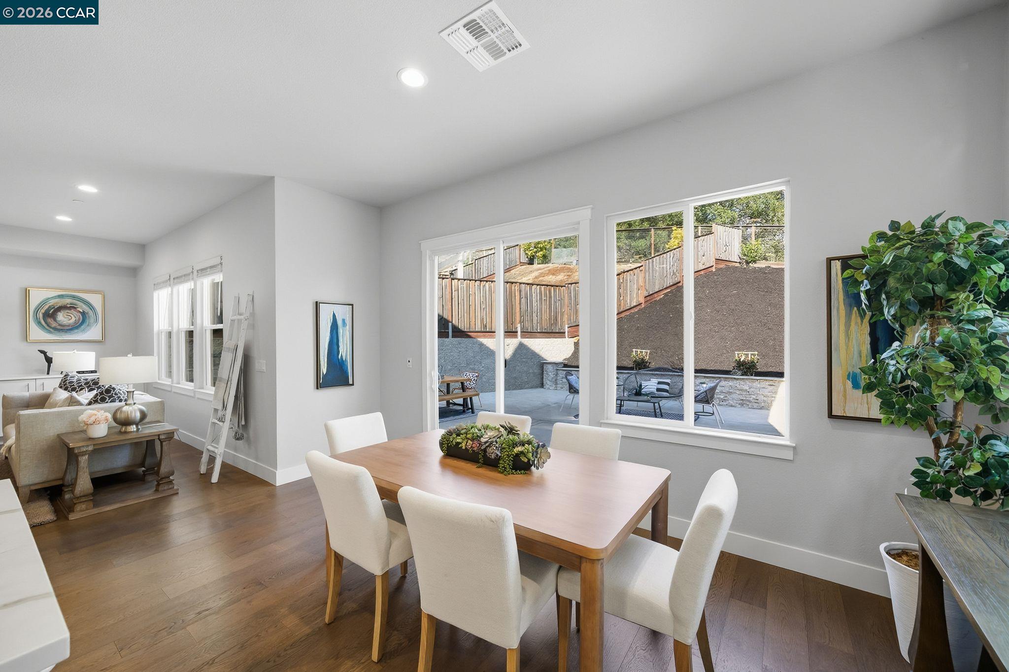 Detail Gallery Image 13 of 50 For 4827 Roberts Ct, Castro Valley,  CA 94552 - 5 Beds | 3/1 Baths