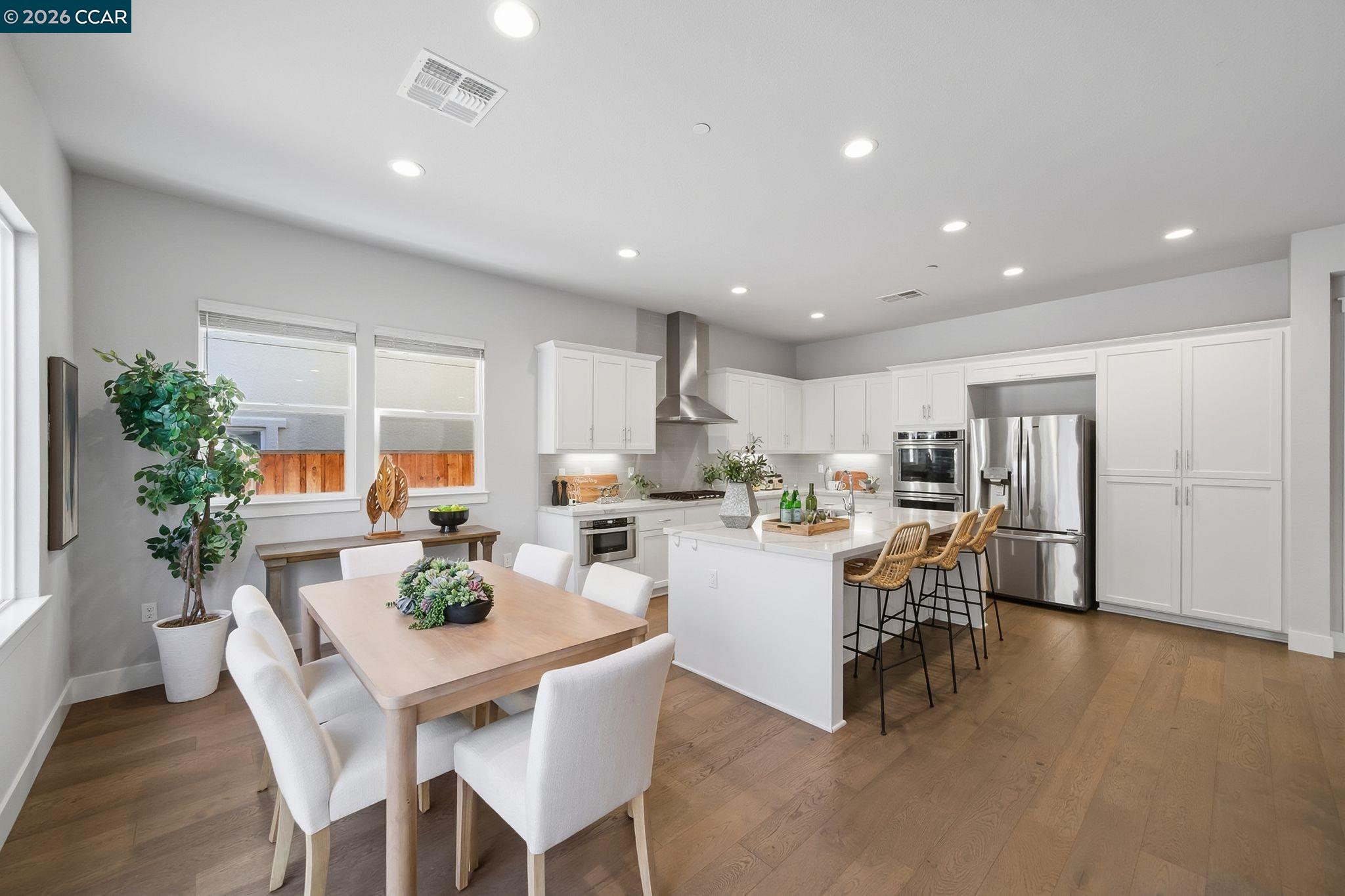 Detail Gallery Image 14 of 50 For 4827 Roberts Ct, Castro Valley,  CA 94552 - 5 Beds | 3/1 Baths