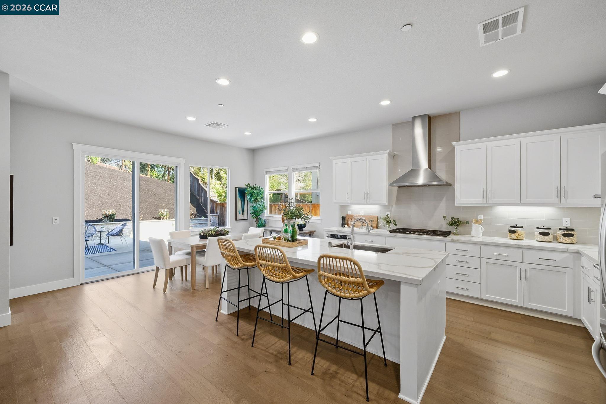 Detail Gallery Image 17 of 50 For 4827 Roberts Ct, Castro Valley,  CA 94552 - 5 Beds | 3/1 Baths