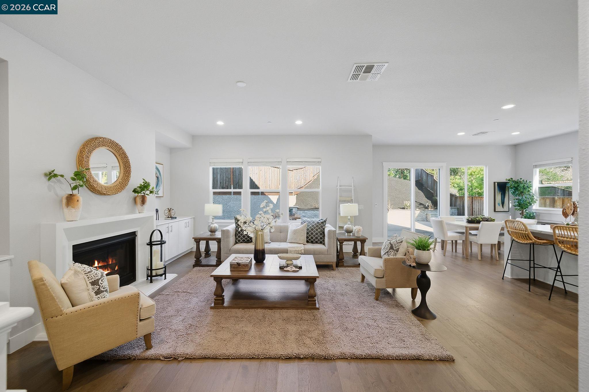 Detail Gallery Image 5 of 50 For 4827 Roberts Ct, Castro Valley,  CA 94552 - 5 Beds | 3/1 Baths