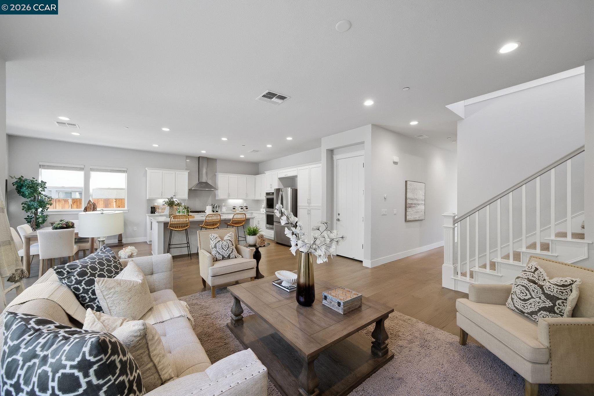 Detail Gallery Image 6 of 50 For 4827 Roberts Ct, Castro Valley,  CA 94552 - 5 Beds | 3/1 Baths