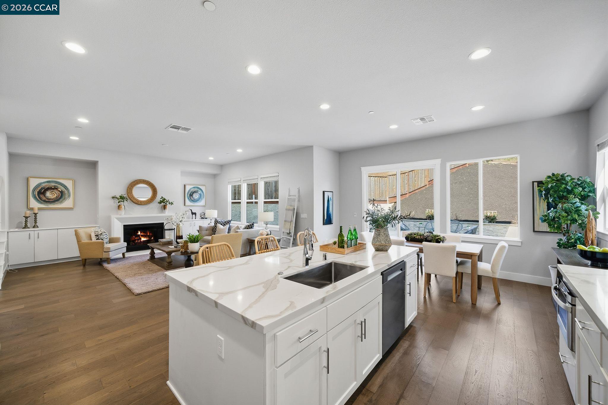 Detail Gallery Image 7 of 50 For 4827 Roberts Ct, Castro Valley,  CA 94552 - 5 Beds | 3/1 Baths