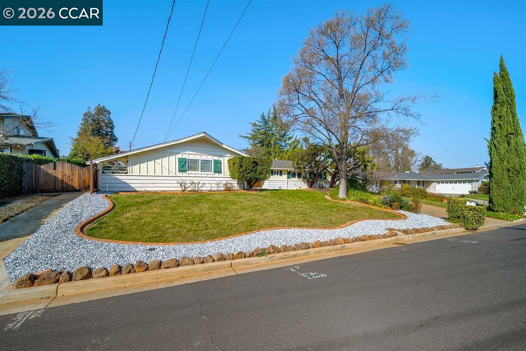 Detail Gallery Image 13 of 41 For 5895 Herriman Dr, Clayton,  CA 94517 - 4 Beds | 2 Baths