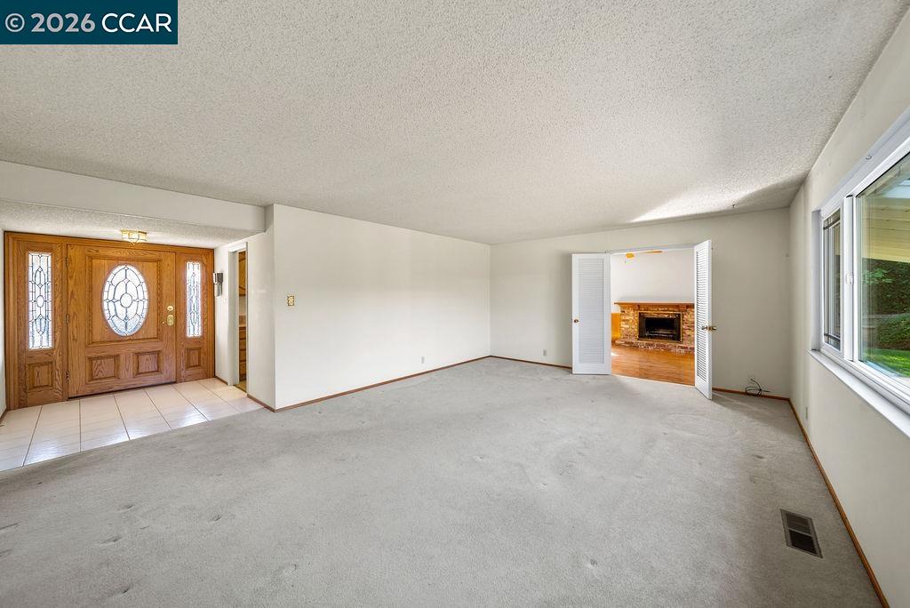 Detail Gallery Image 16 of 41 For 5895 Herriman Dr, Clayton,  CA 94517 - 4 Beds | 2 Baths