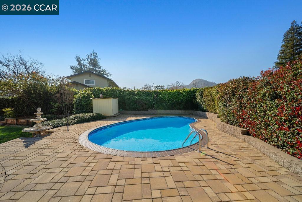 Detail Gallery Image 5 of 41 For 5895 Herriman Dr, Clayton,  CA 94517 - 4 Beds | 2 Baths