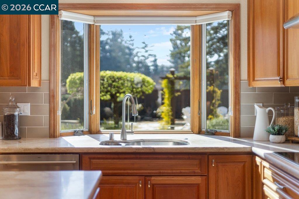 Detail Gallery Image 13 of 60 For 515 La Mancha Ct, Danville,  CA 94526 - 5 Beds | 3/1 Baths