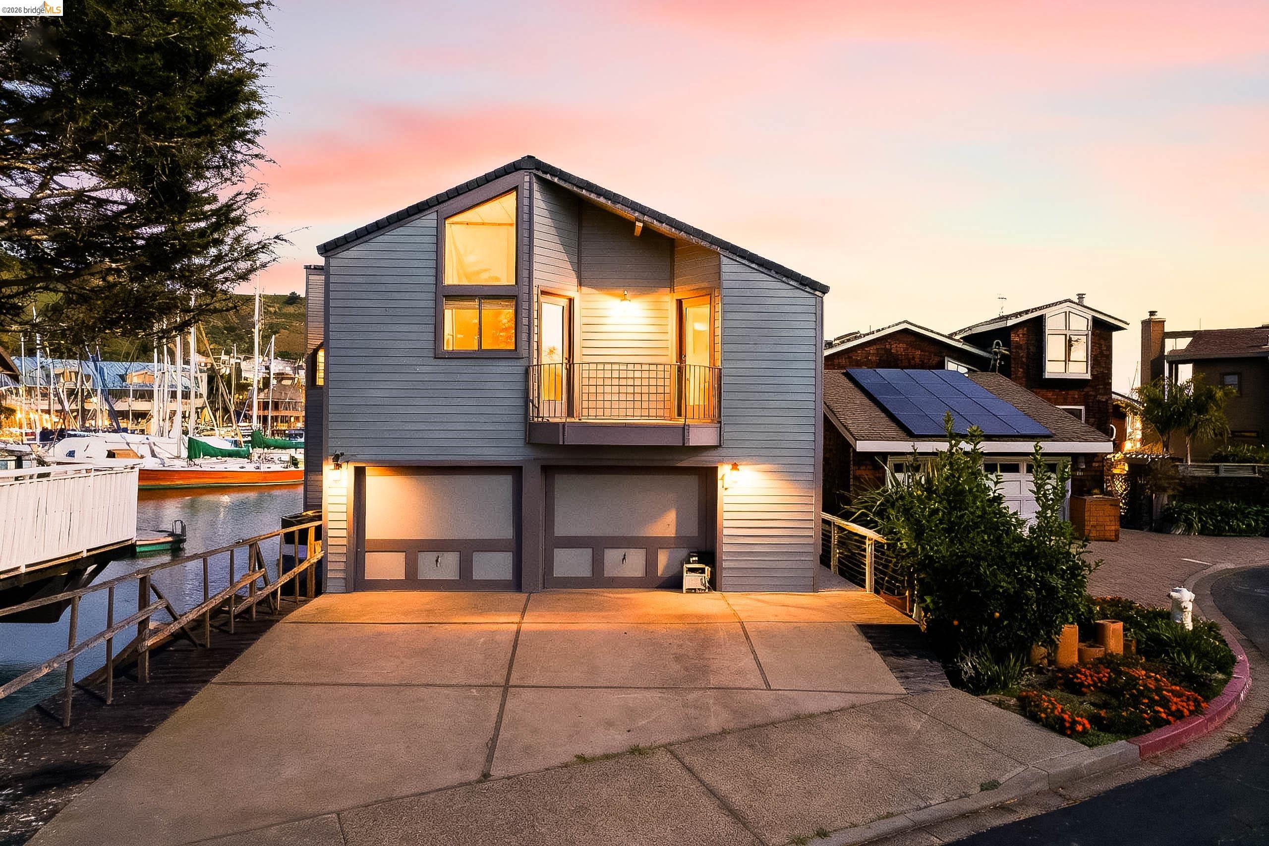 Detail Gallery Image 2 of 60 For 1293 Sanderling Is, Richmond,  CA 94801-4116 - 5 Beds | 2/1 Baths