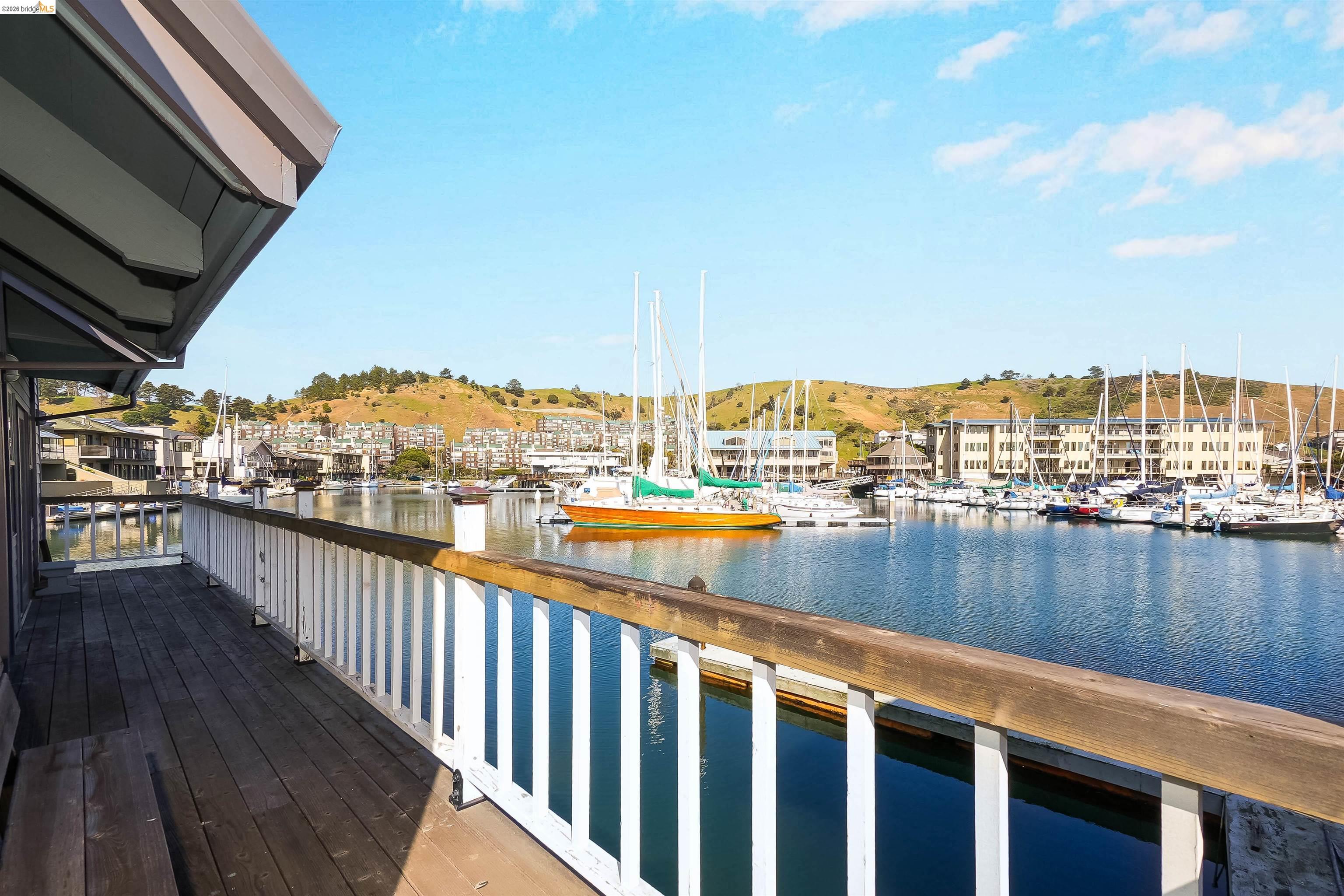 Detail Gallery Image 12 of 60 For 1293 Sanderling Is, Richmond,  CA 94801-4116 - 5 Beds | 2/1 Baths