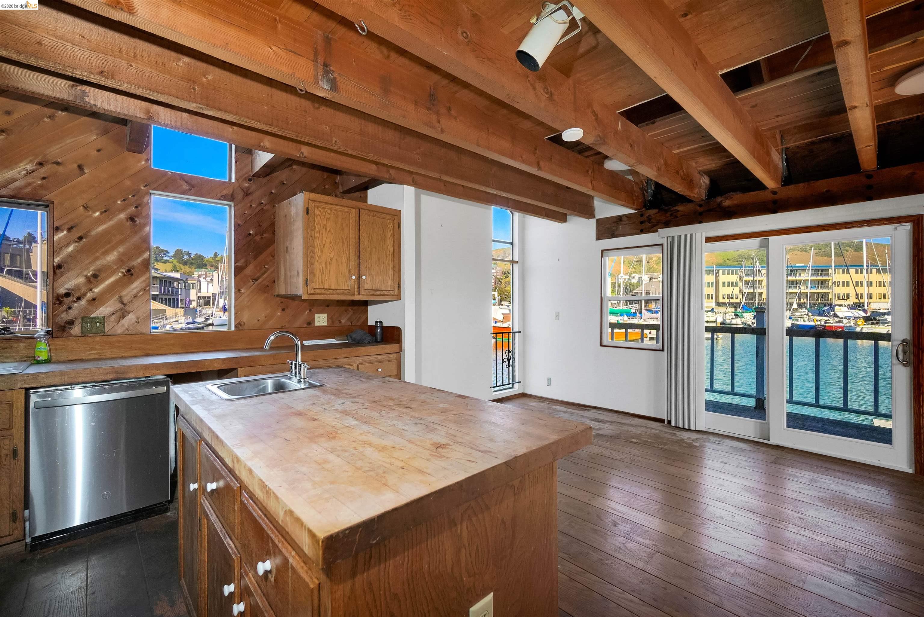 Detail Gallery Image 22 of 60 For 1293 Sanderling Is, Richmond,  CA 94801-4116 - 5 Beds | 2/1 Baths