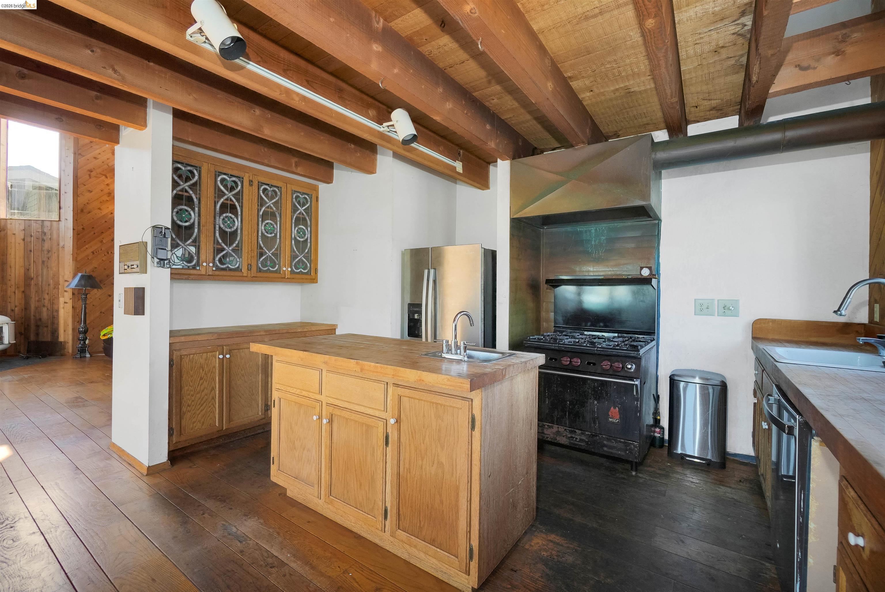 Detail Gallery Image 5 of 60 For 1293 Sanderling Is, Richmond,  CA 94801-4116 - 5 Beds | 2/1 Baths