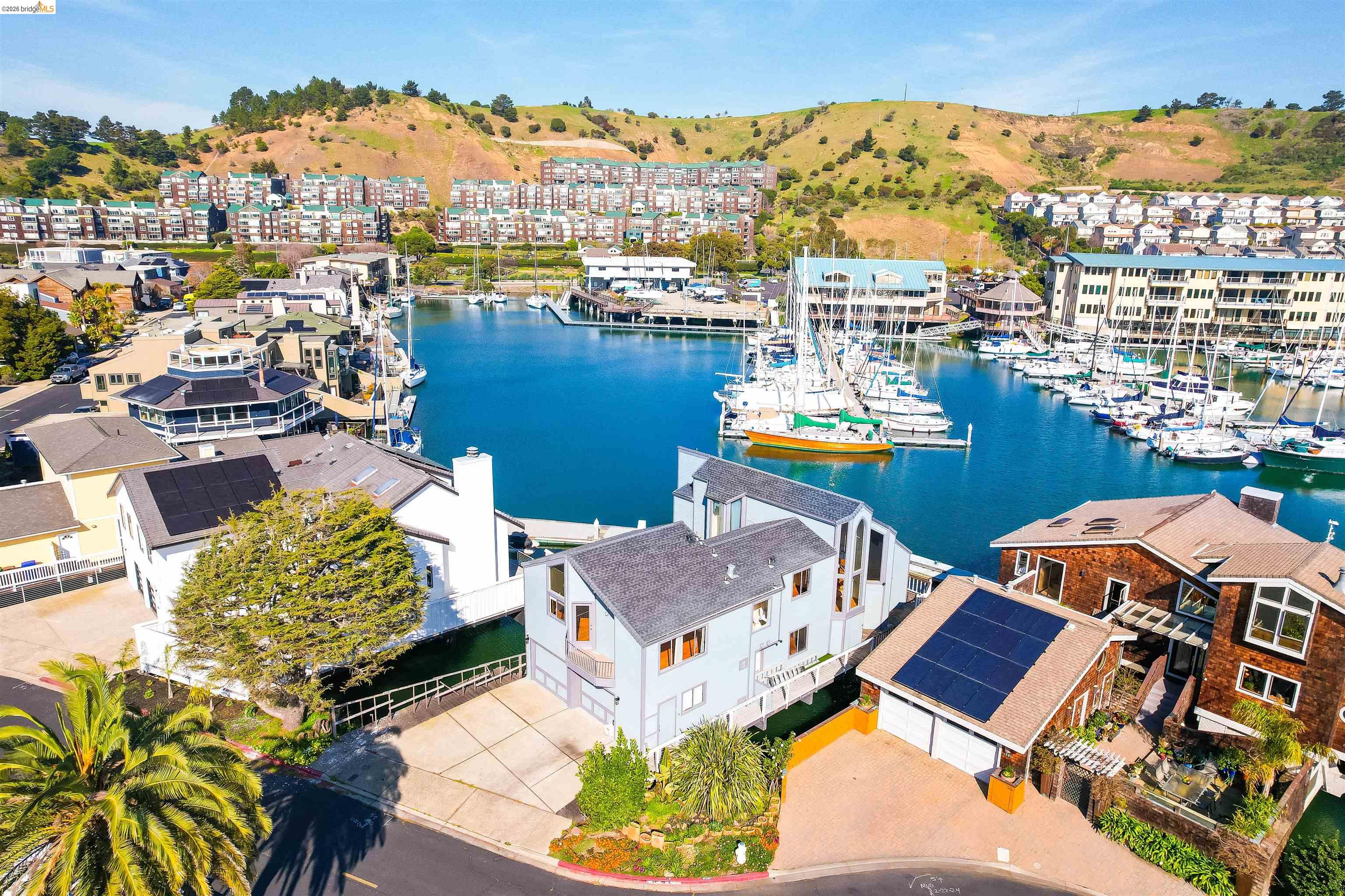 Detail Gallery Image 6 of 60 For 1293 Sanderling Is, Richmond,  CA 94801-4116 - 5 Beds | 2/1 Baths