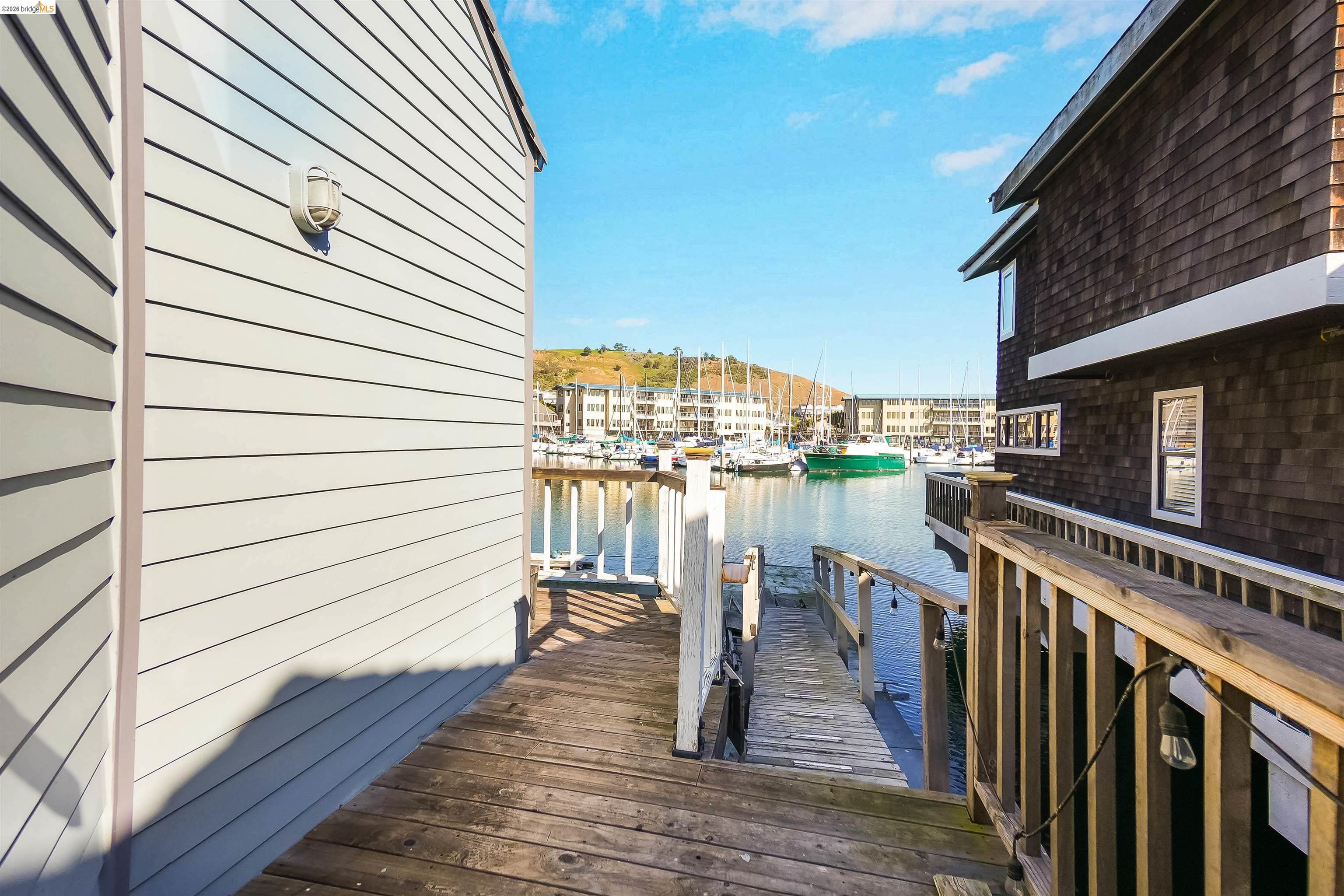 Detail Gallery Image 9 of 60 For 1293 Sanderling Is, Richmond,  CA 94801-4116 - 5 Beds | 2/1 Baths