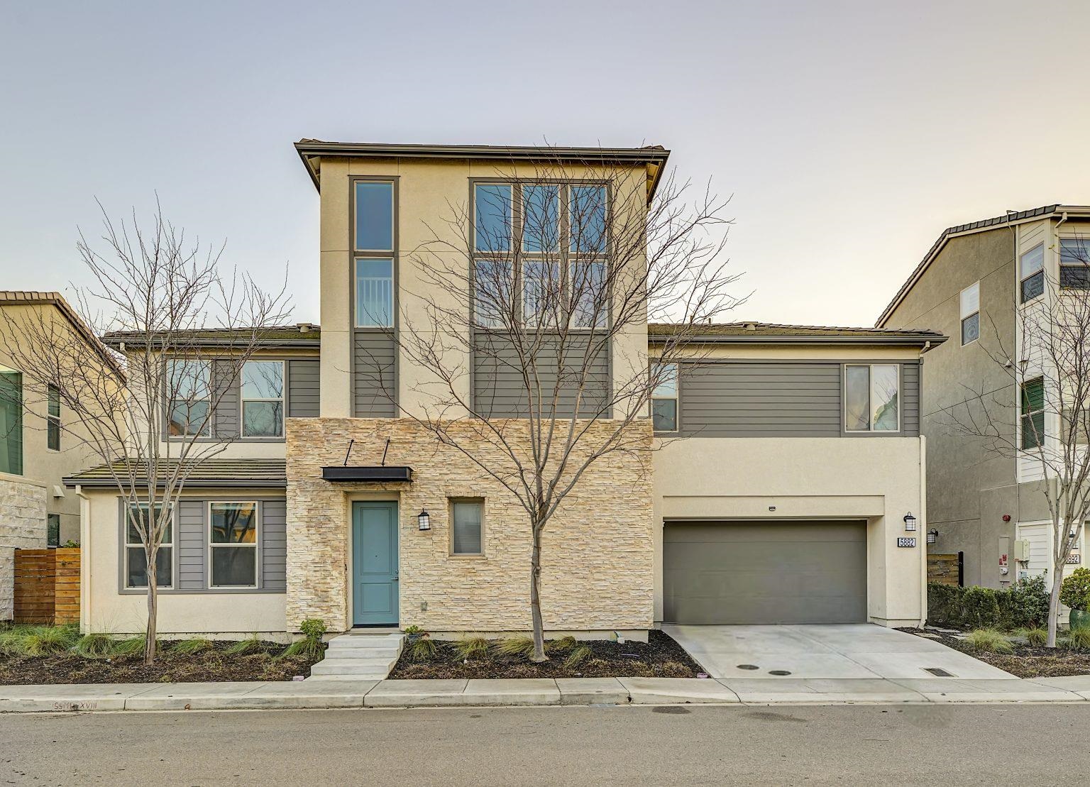 Detail Gallery Image 2 of 60 For 5882 Beechwood Loop, Dublin,  CA 94568 - 5 Beds | 4 Baths