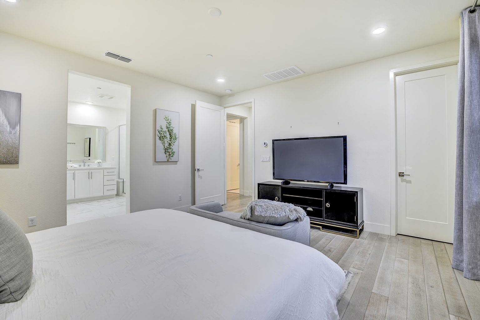 Detail Gallery Image 24 of 60 For 5882 Beechwood Loop, Dublin,  CA 94568 - 5 Beds | 4 Baths