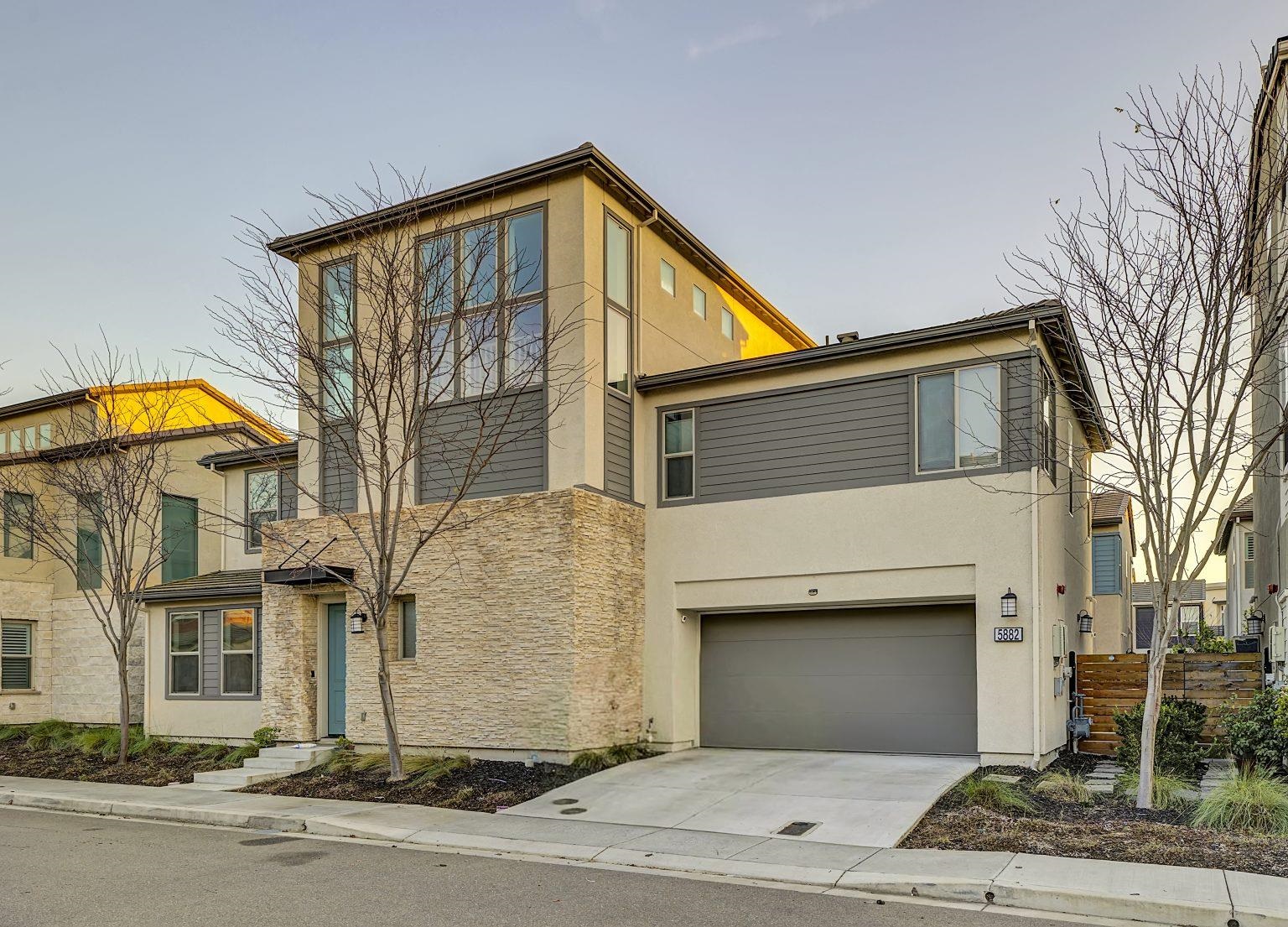 Detail Gallery Image 4 of 60 For 5882 Beechwood Loop, Dublin,  CA 94568 - 5 Beds | 4 Baths