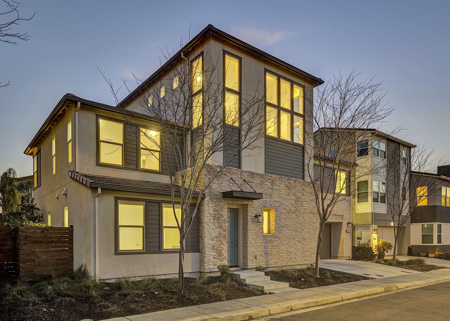 Detail Gallery Image 5 of 60 For 5882 Beechwood Loop, Dublin,  CA 94568 - 5 Beds | 4 Baths