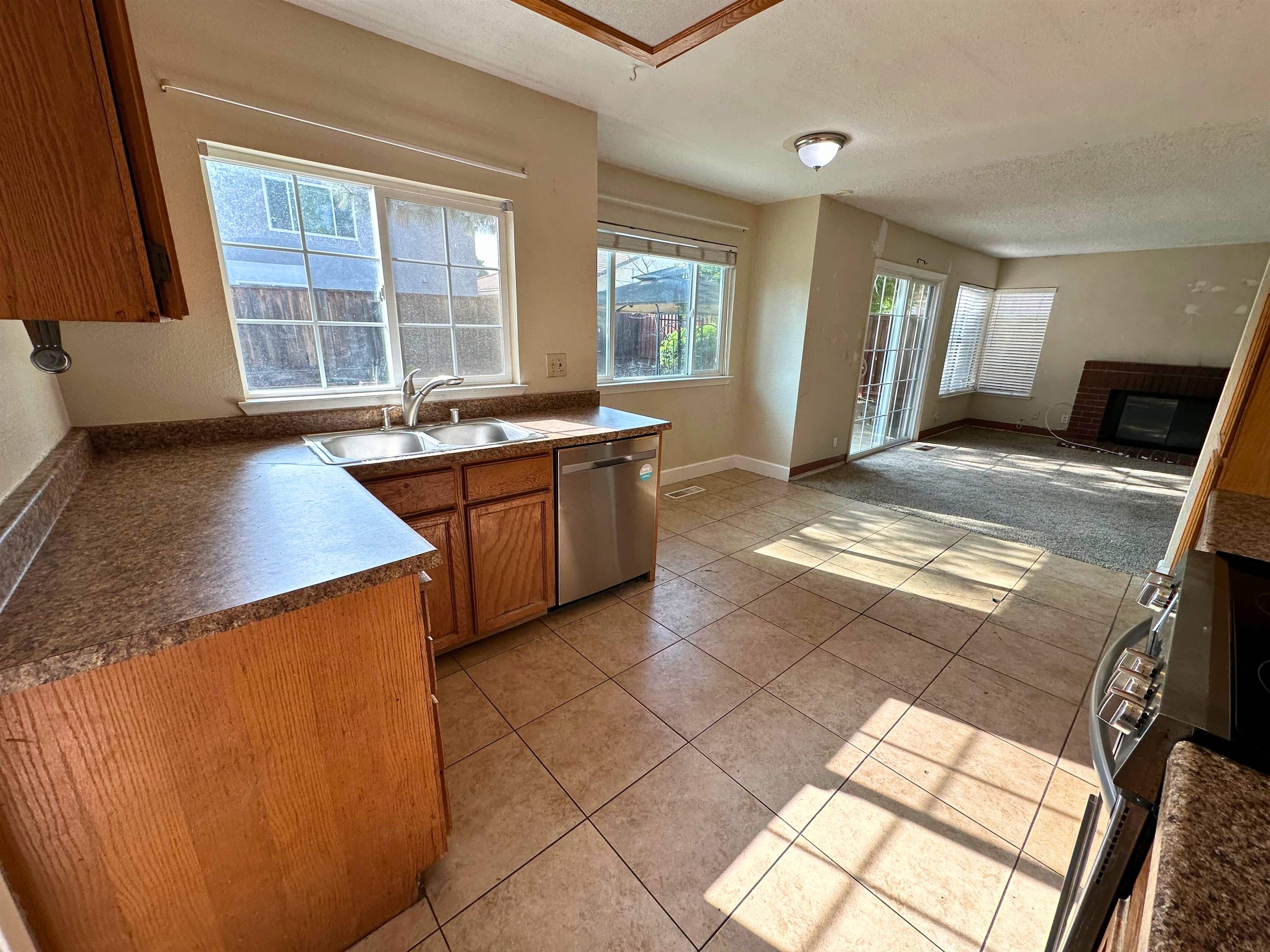 Detail Gallery Image 13 of 41 For 1180 Amanda Cir, Brentwood,  CA 94513 - 4 Beds | 2/1 Baths