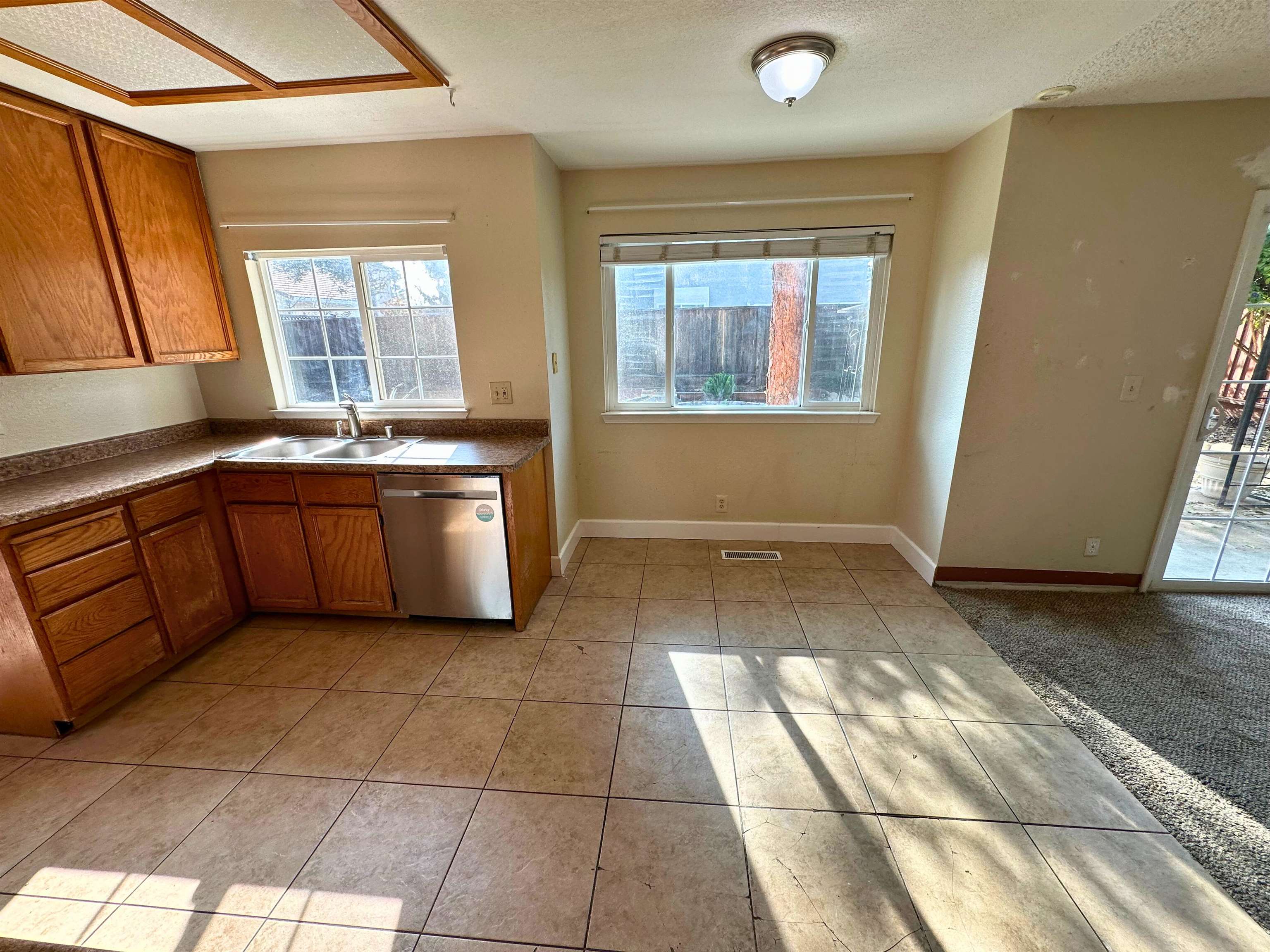 Detail Gallery Image 17 of 41 For 1180 Amanda Cir, Brentwood,  CA 94513 - 4 Beds | 2/1 Baths