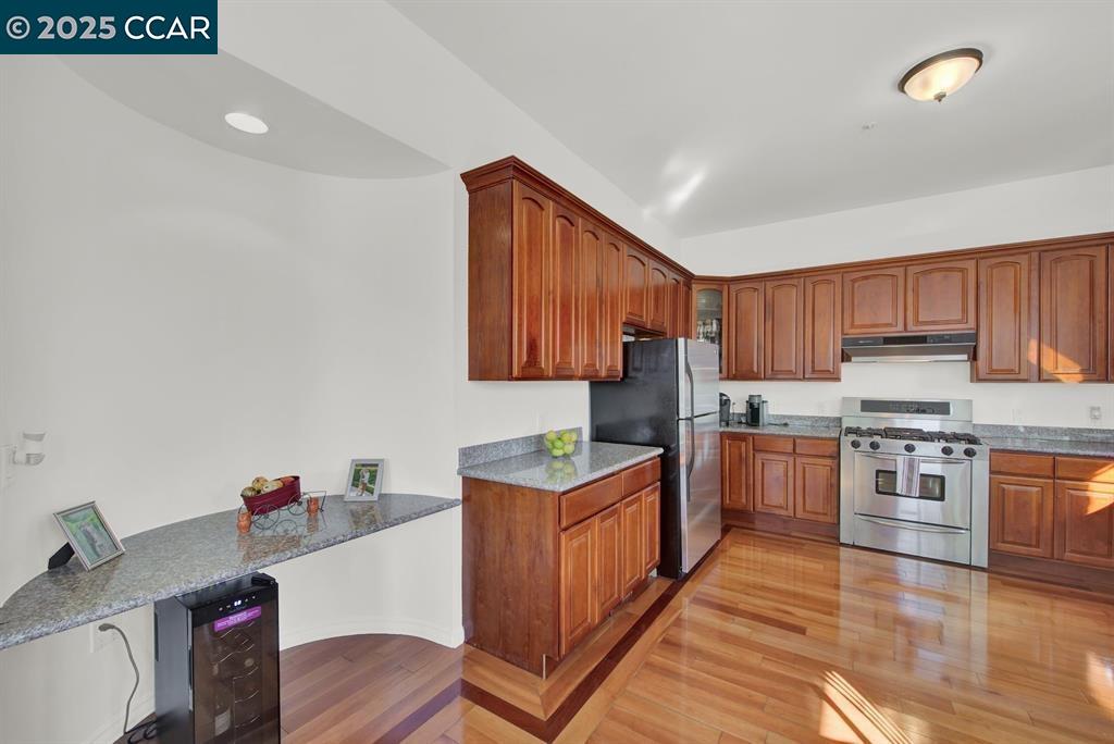 Detail Gallery Image 3 of 10 For 2004 Main Street, Napa,  CA 94559 - 1 Beds | 1 Baths