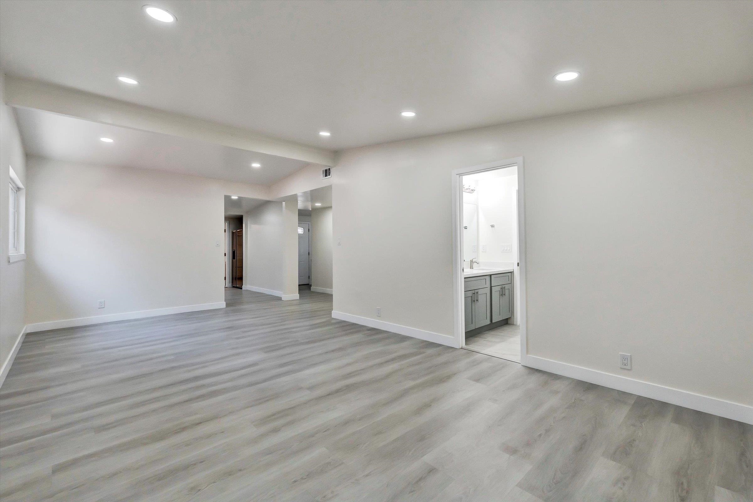 Detail Gallery Image 14 of 34 For 28315 Rochelle Ave, Hayward,  CA 94544 - 5 Beds | 3 Baths