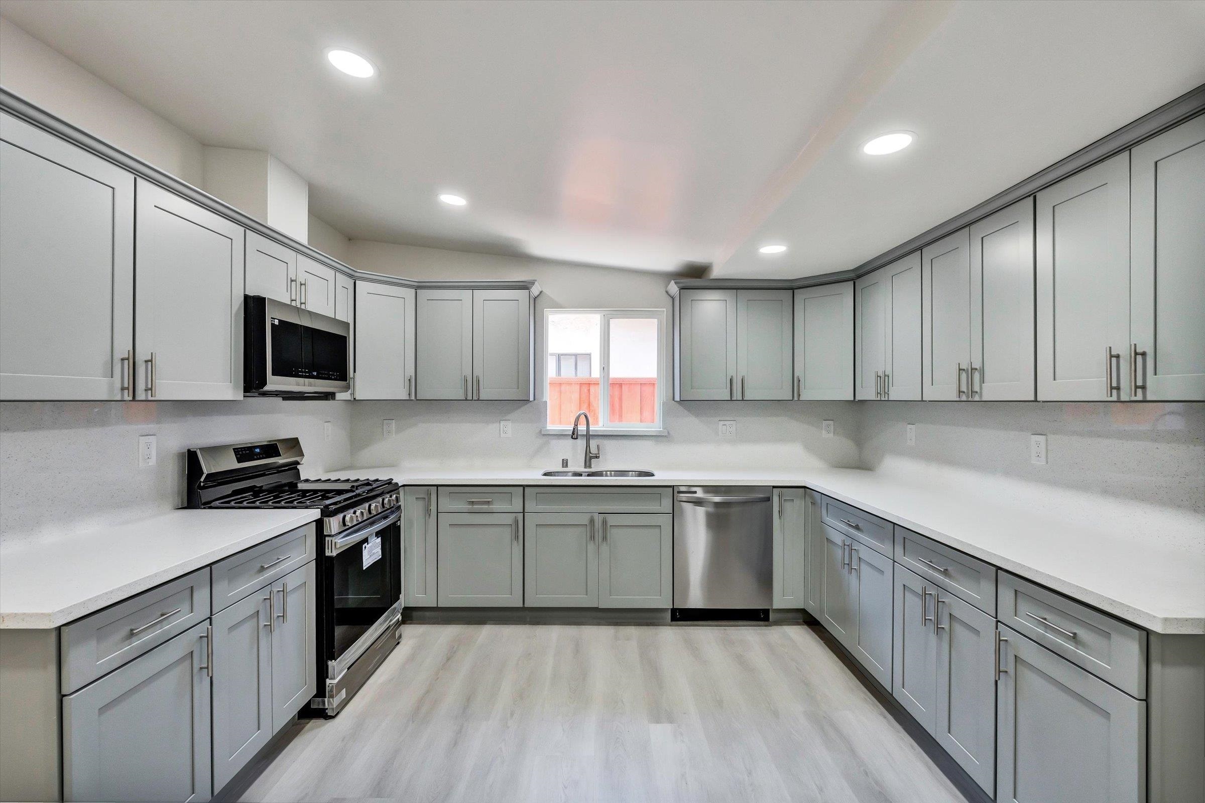 Detail Gallery Image 16 of 34 For 28315 Rochelle Ave, Hayward,  CA 94544 - 5 Beds | 3 Baths