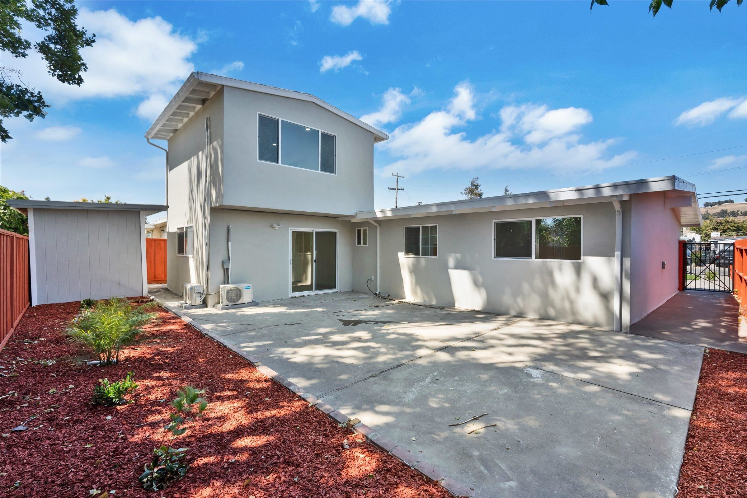 Detail Gallery Image 4 of 34 For 28315 Rochelle Ave, Hayward,  CA 94544 - 5 Beds | 3 Baths