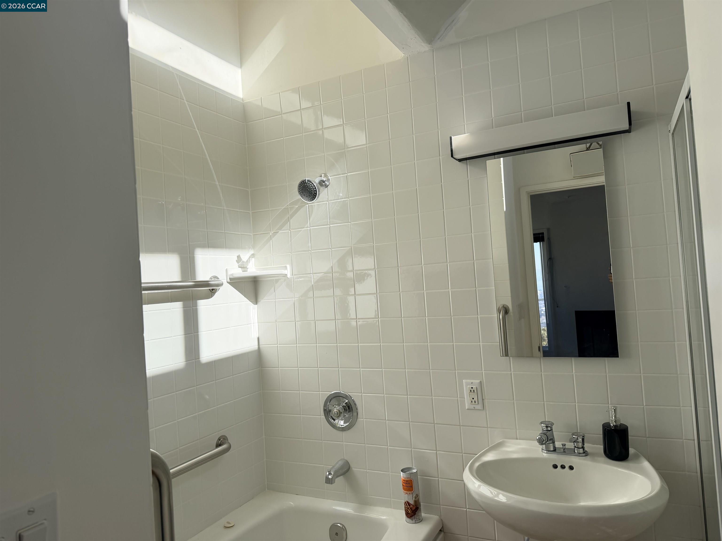 Detail Gallery Image 10 of 21 For , Berkeley,  CA 94705 - 3 Beds | 3 Baths