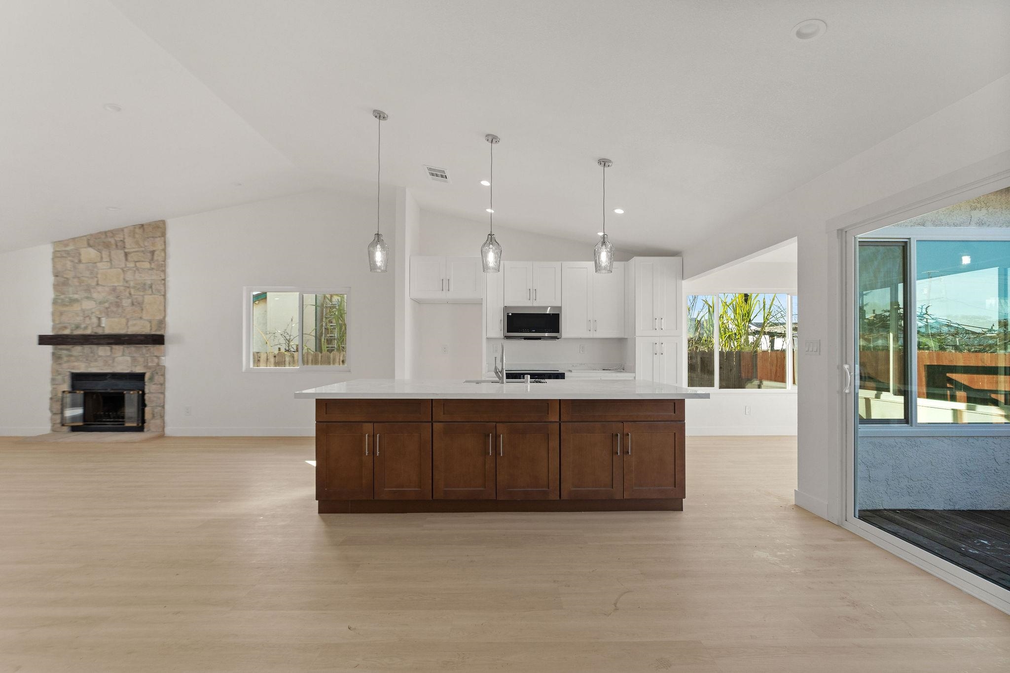 Detail Gallery Image 6 of 11 For 620 Almond Dr, Oakley,  CA 94561 - 4 Beds | 2 Baths