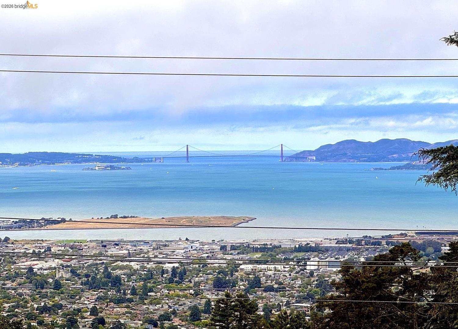 Detail Gallery Image 2 of 20 For 935 Grizzly Peak Blvd, Berkeley,  CA 94708 - 4 Beds | 2/1 Baths