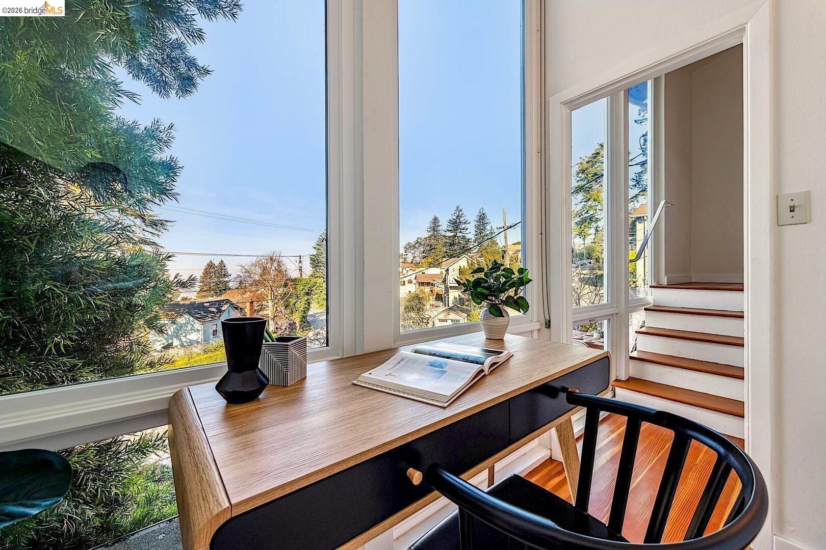 Detail Gallery Image 11 of 20 For 935 Grizzly Peak Blvd, Berkeley,  CA 94708 - 4 Beds | 2/1 Baths