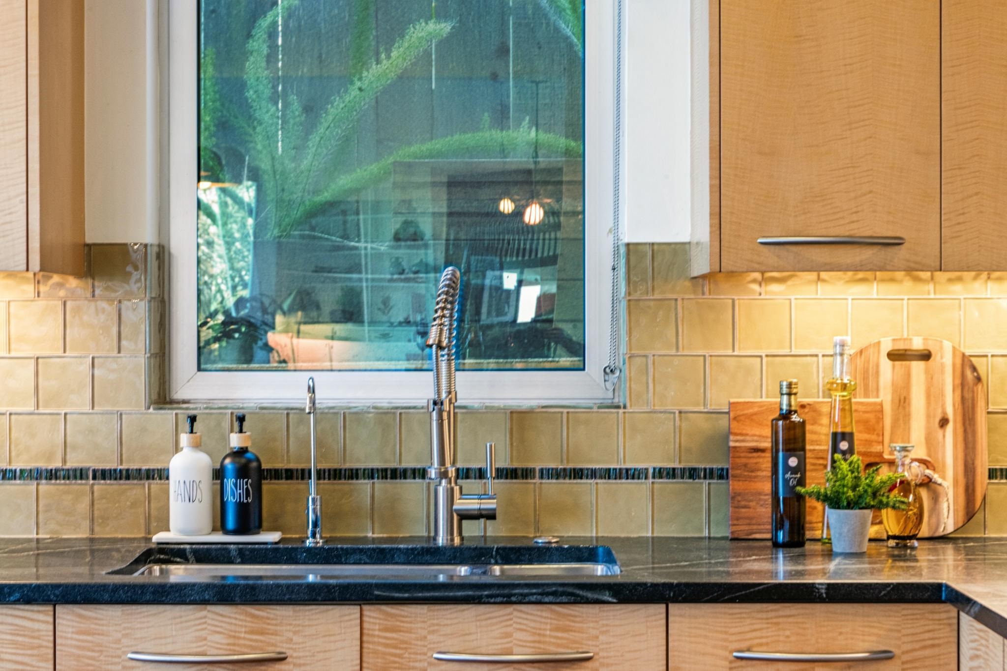 Detail Gallery Image 12 of 35 For 935 Grizzly Peak Blvd, Berkeley,  CA 94708 - 4 Beds | 2/1 Baths