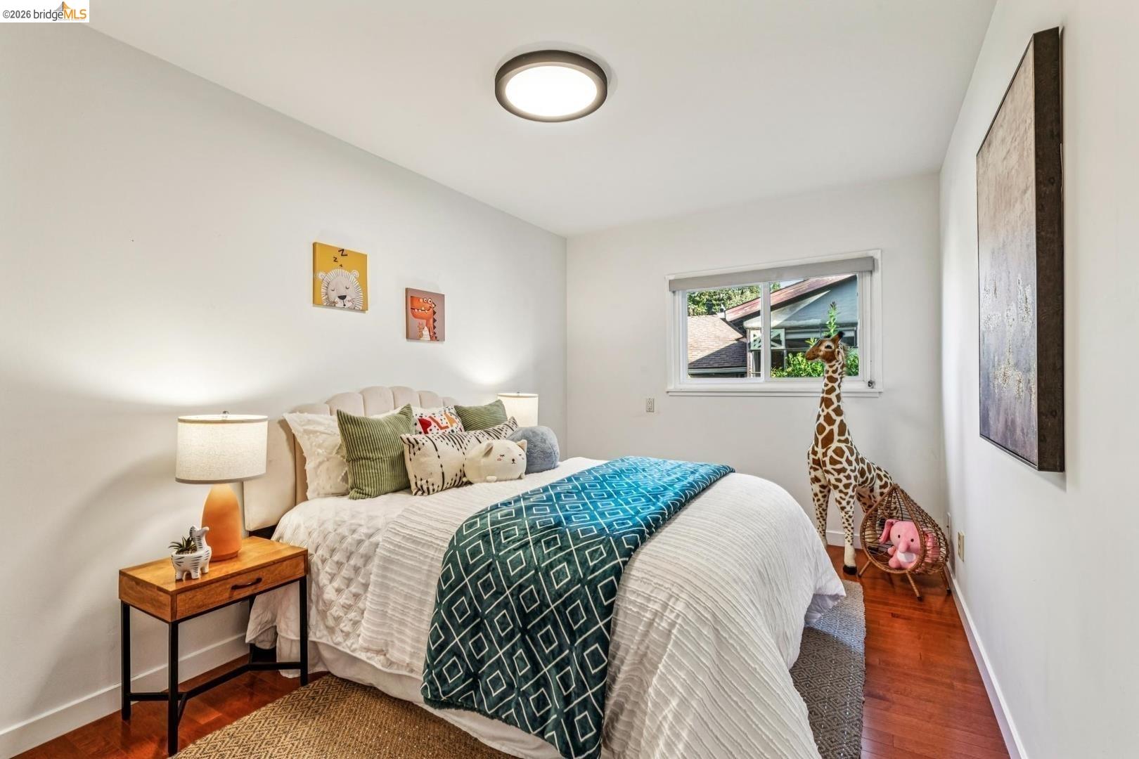 Detail Gallery Image 15 of 22 For 935 Grizzly Peak Blvd, Berkeley,  CA 94708 - 4 Beds | 2/1 Baths