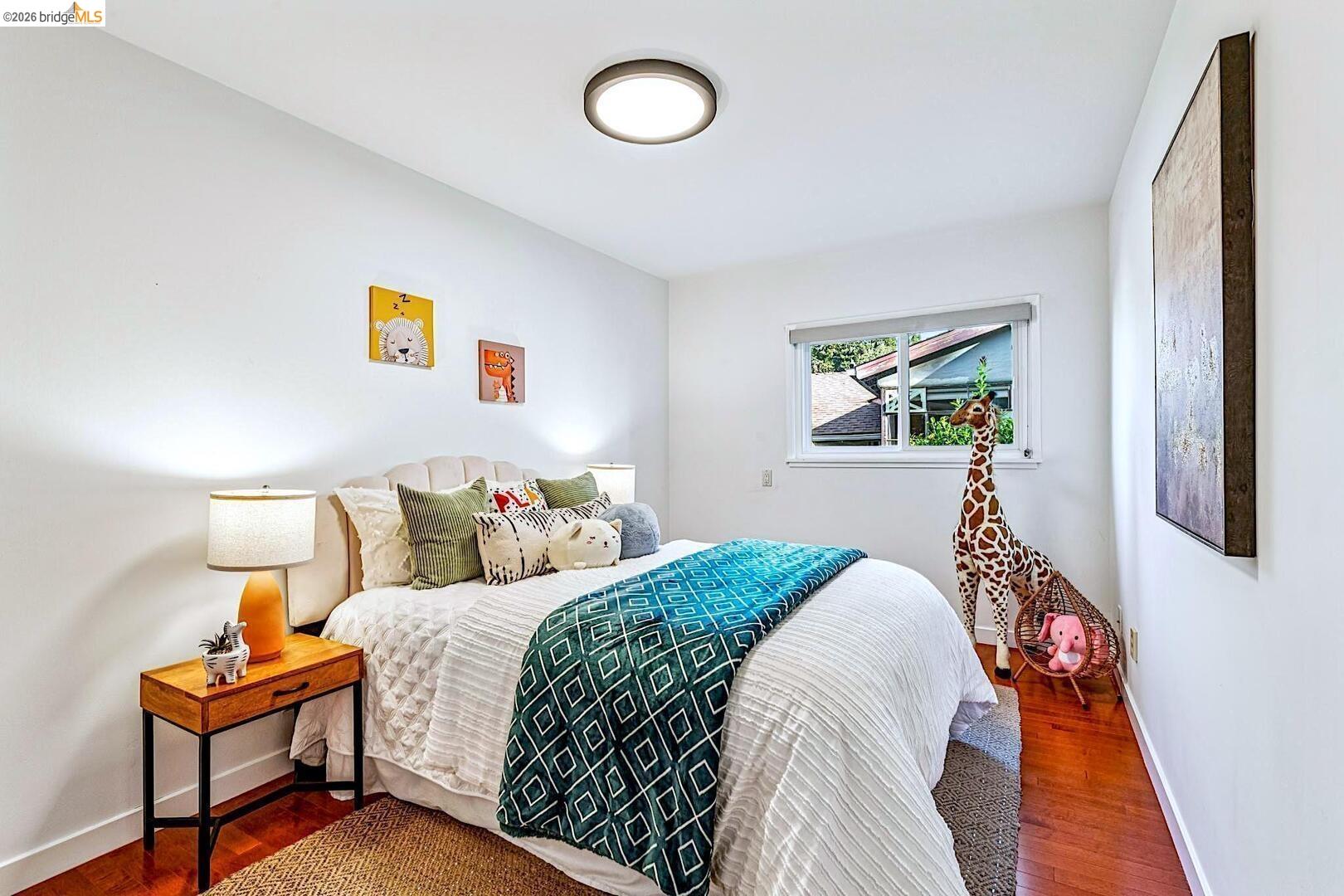 Detail Gallery Image 16 of 20 For 935 Grizzly Peak Blvd, Berkeley,  CA 94708 - 4 Beds | 2/1 Baths