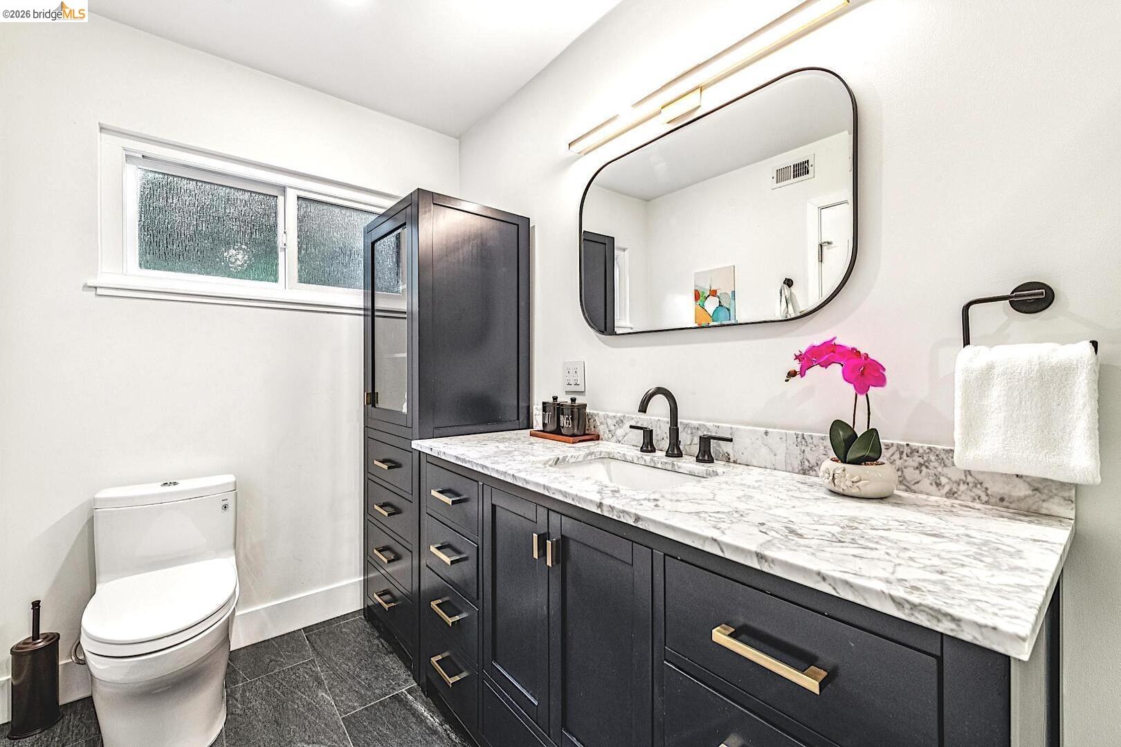 Detail Gallery Image 17 of 20 For 935 Grizzly Peak Blvd, Berkeley,  CA 94708 - 4 Beds | 2/1 Baths