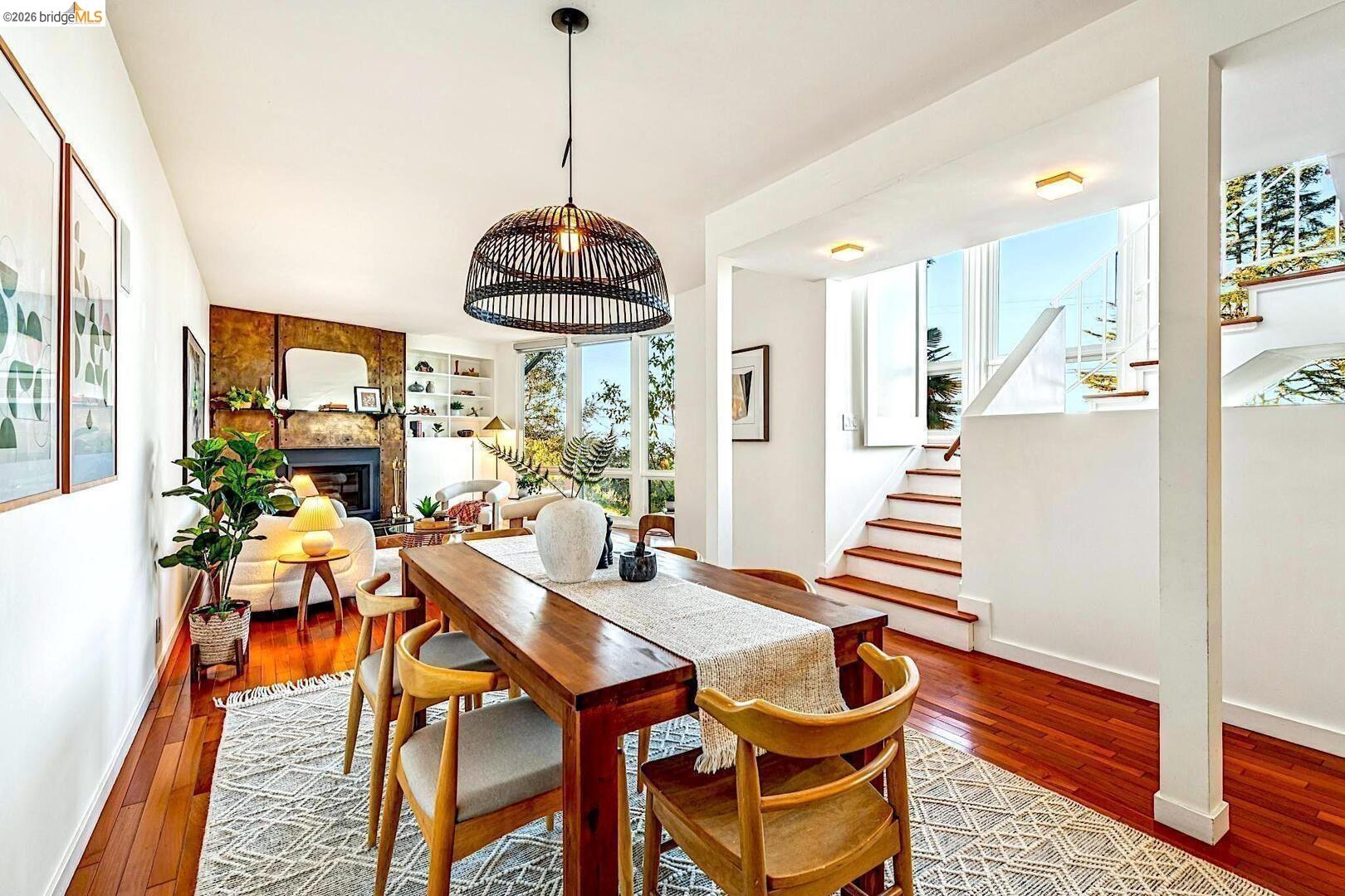 Detail Gallery Image 3 of 20 For 935 Grizzly Peak Blvd, Berkeley,  CA 94708 - 4 Beds | 2/1 Baths