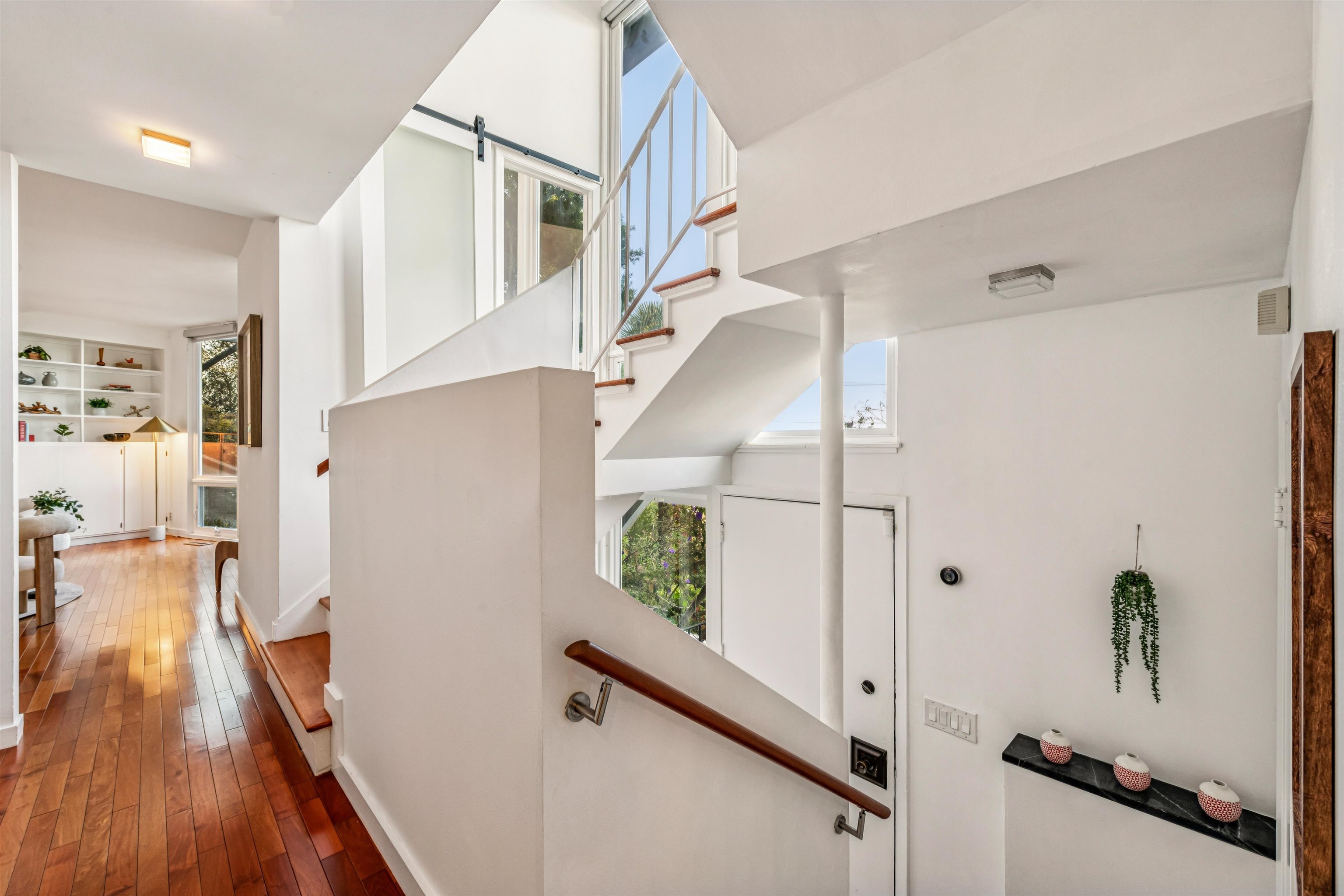 Detail Gallery Image 3 of 35 For 935 Grizzly Peak Blvd, Berkeley,  CA 94708 - 4 Beds | 2/1 Baths